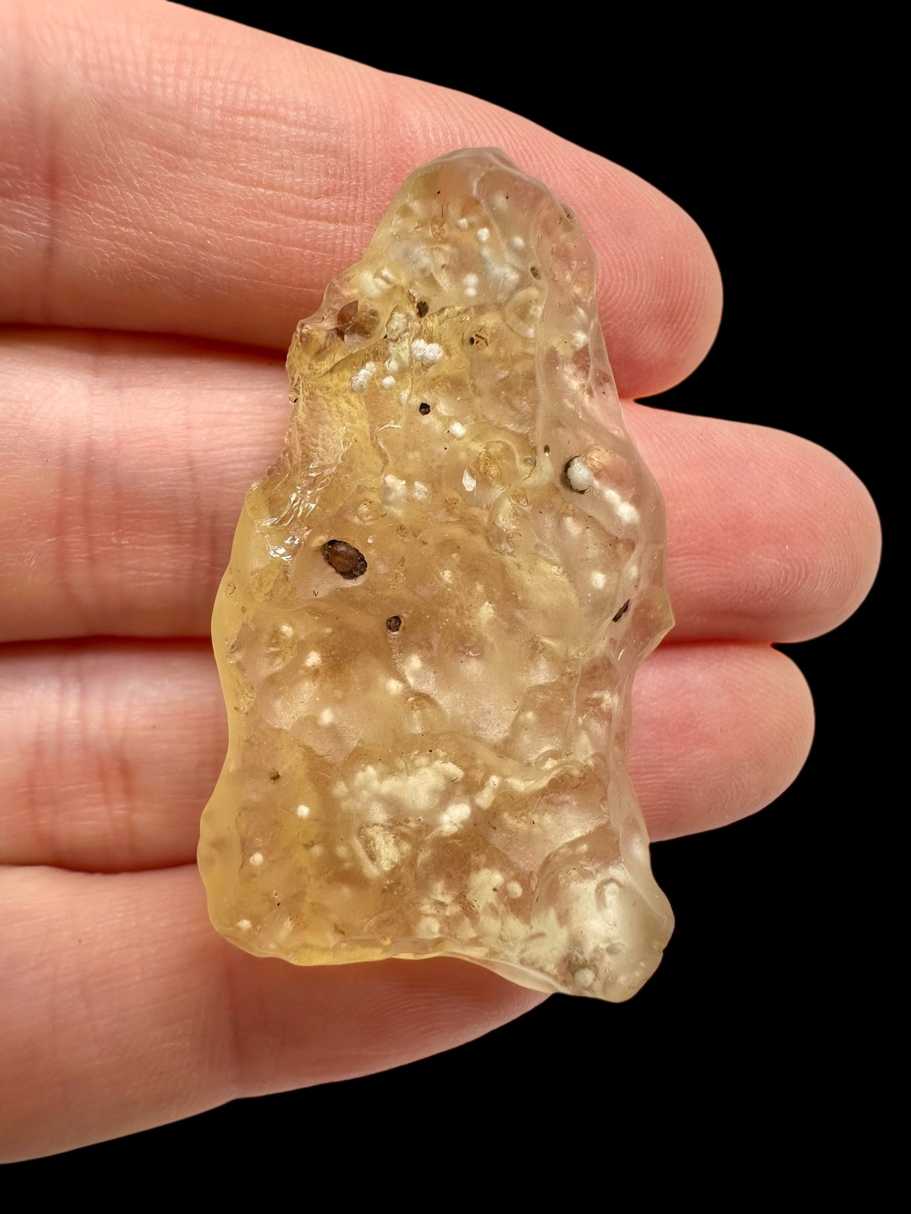 Libyan desert glass with sand inclusions – 9,1g