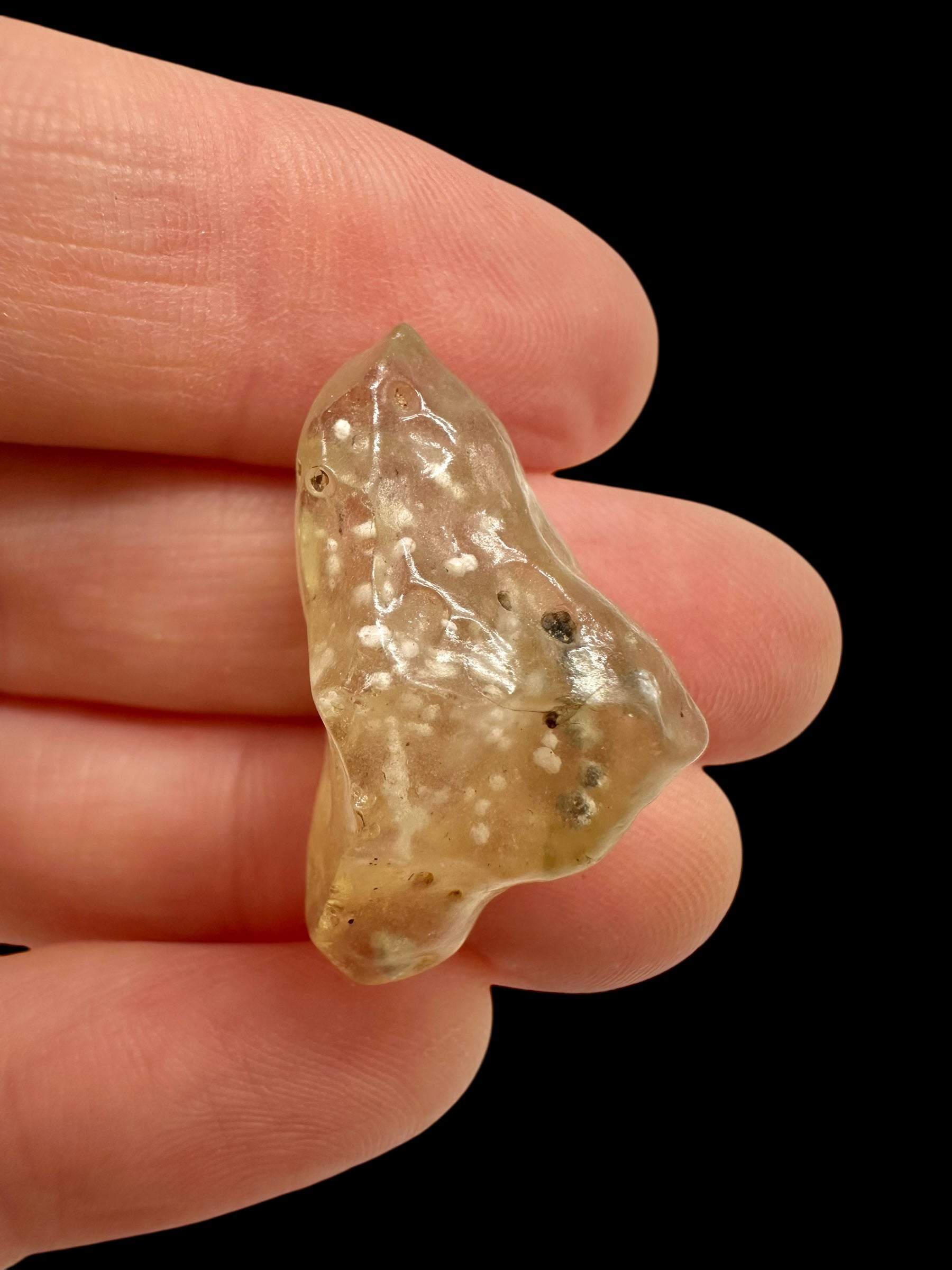 Libyan desert glass with sand inclusions – 3,7g