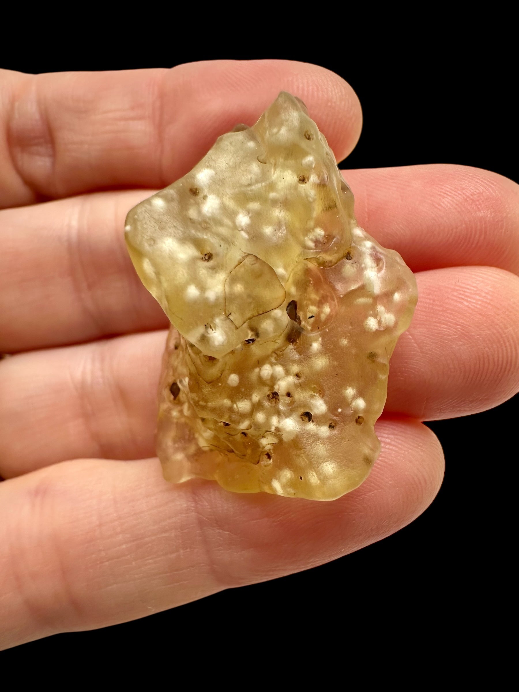 Libyan desert glass with sand inclusions – 9,8g - LPI14