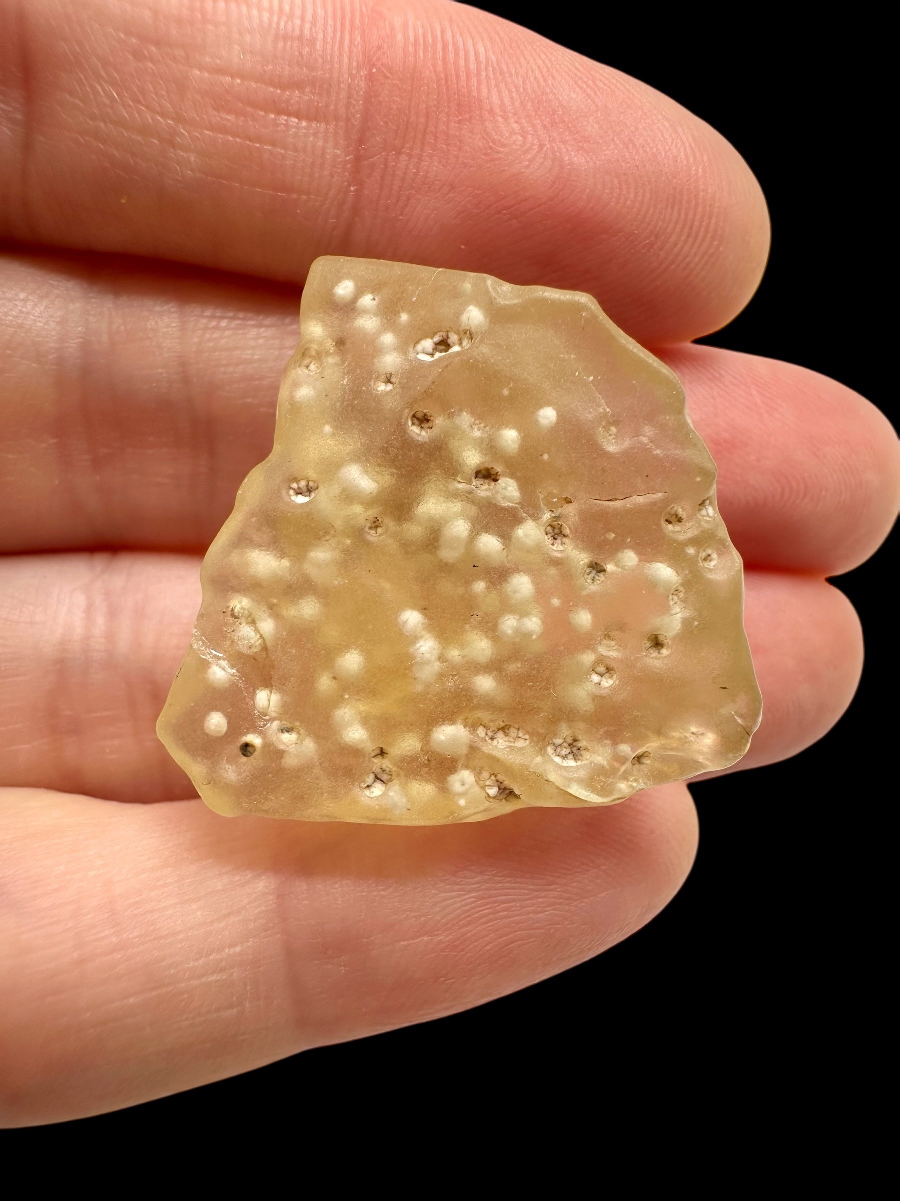 Libyan desert glass with sand inclusions – 7g - LPI15