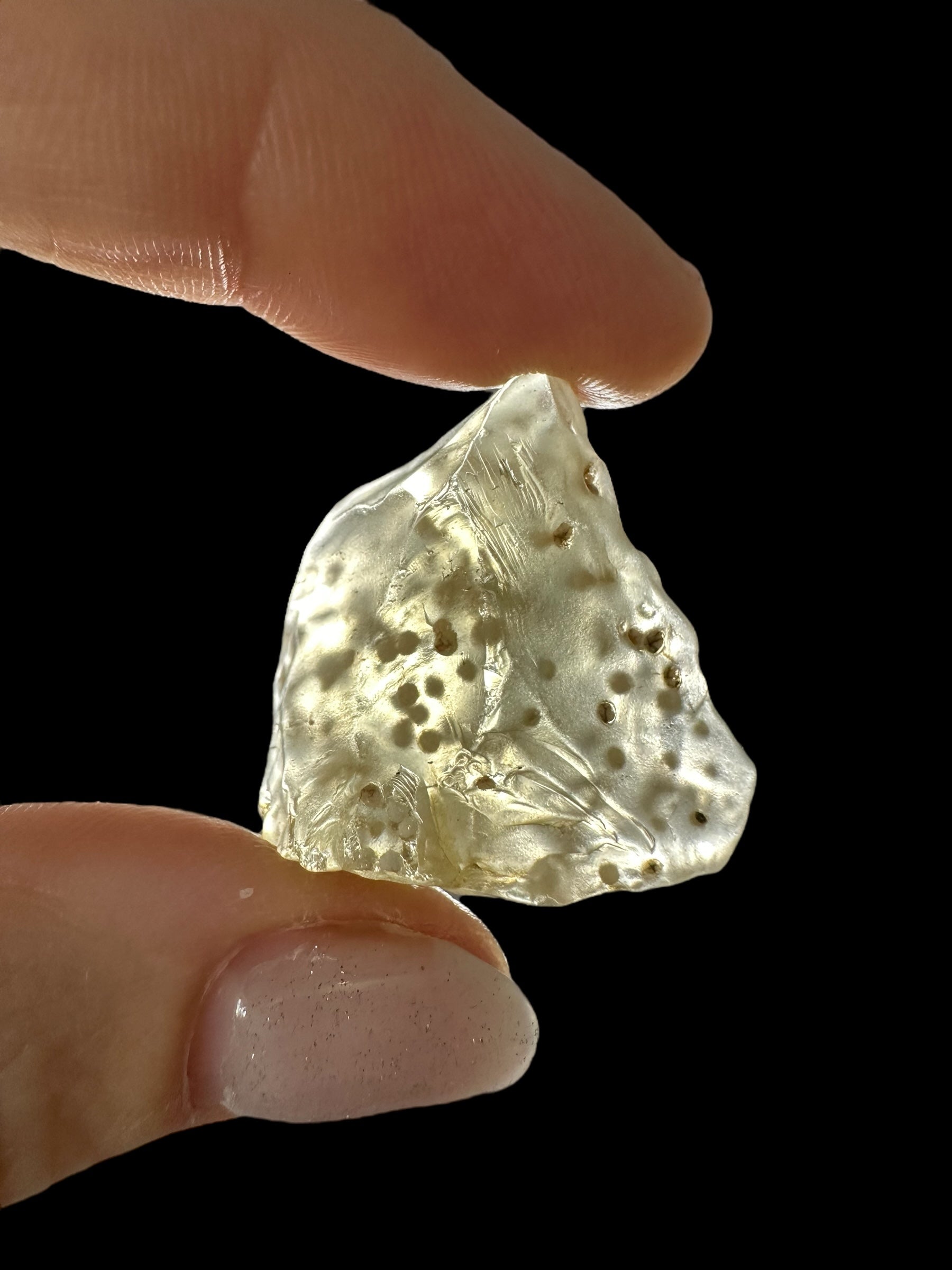 Libyan desert glass with sand inclusions – 7g - LPI15