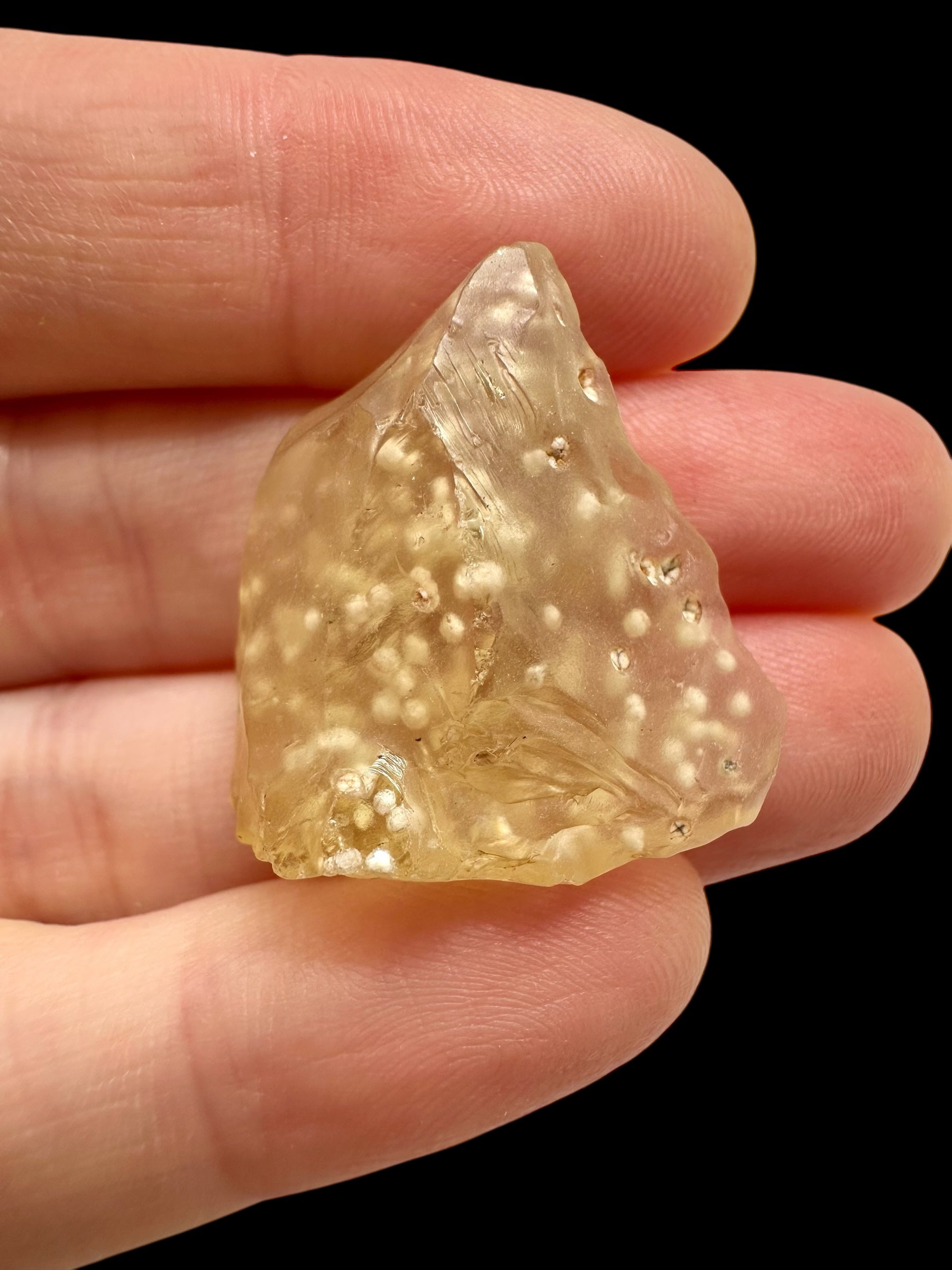 Libyan desert glass with sand inclusions – 7g