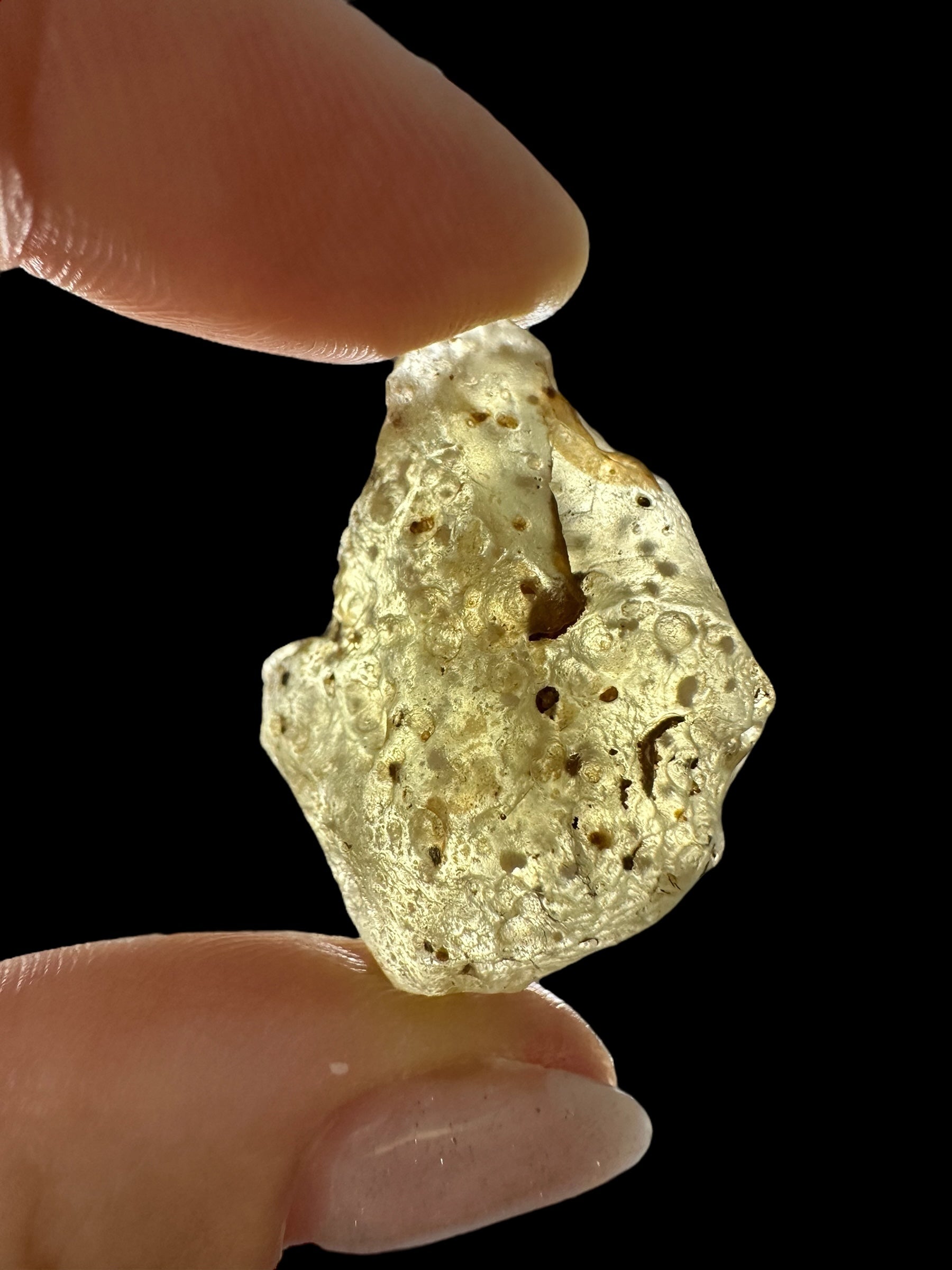 Libyan desert glass with sand inclusions – 9,5g - LPI17