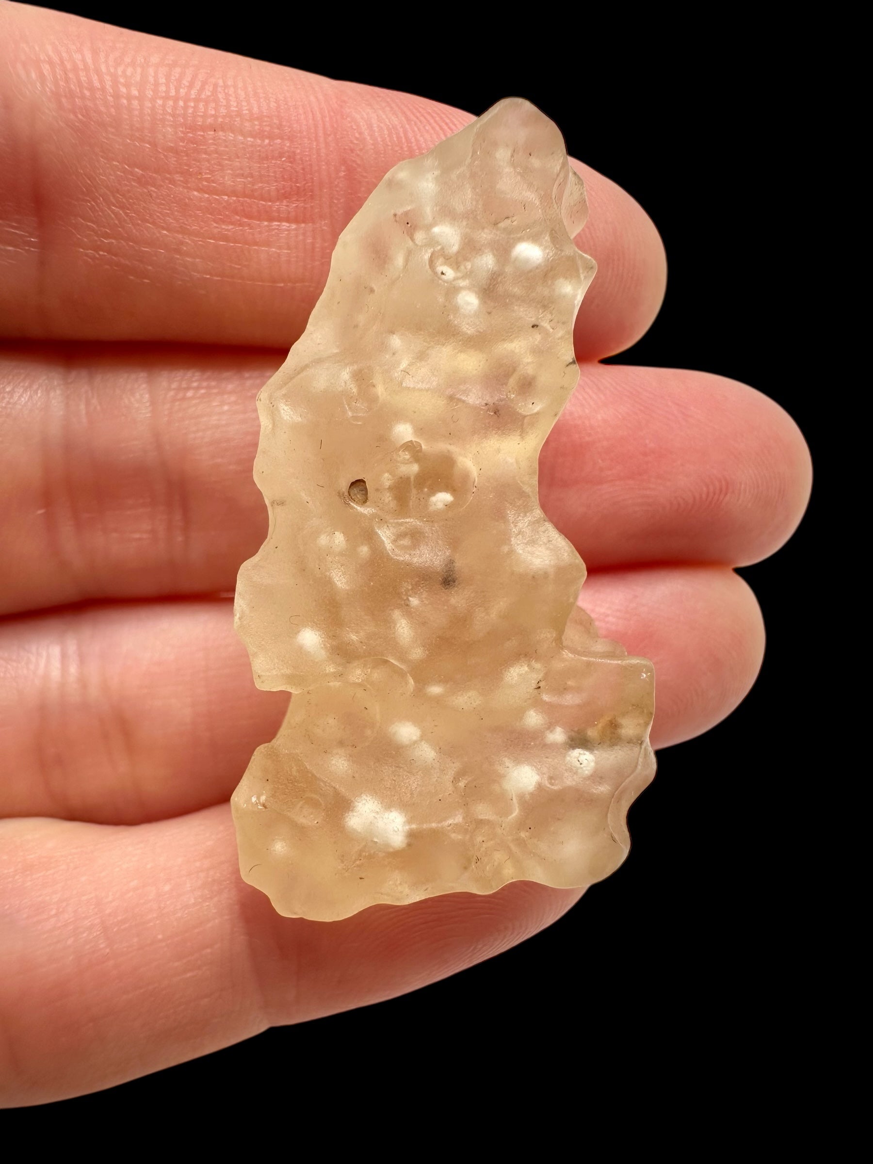 Libyan desert glass with sand inclusions – 9g