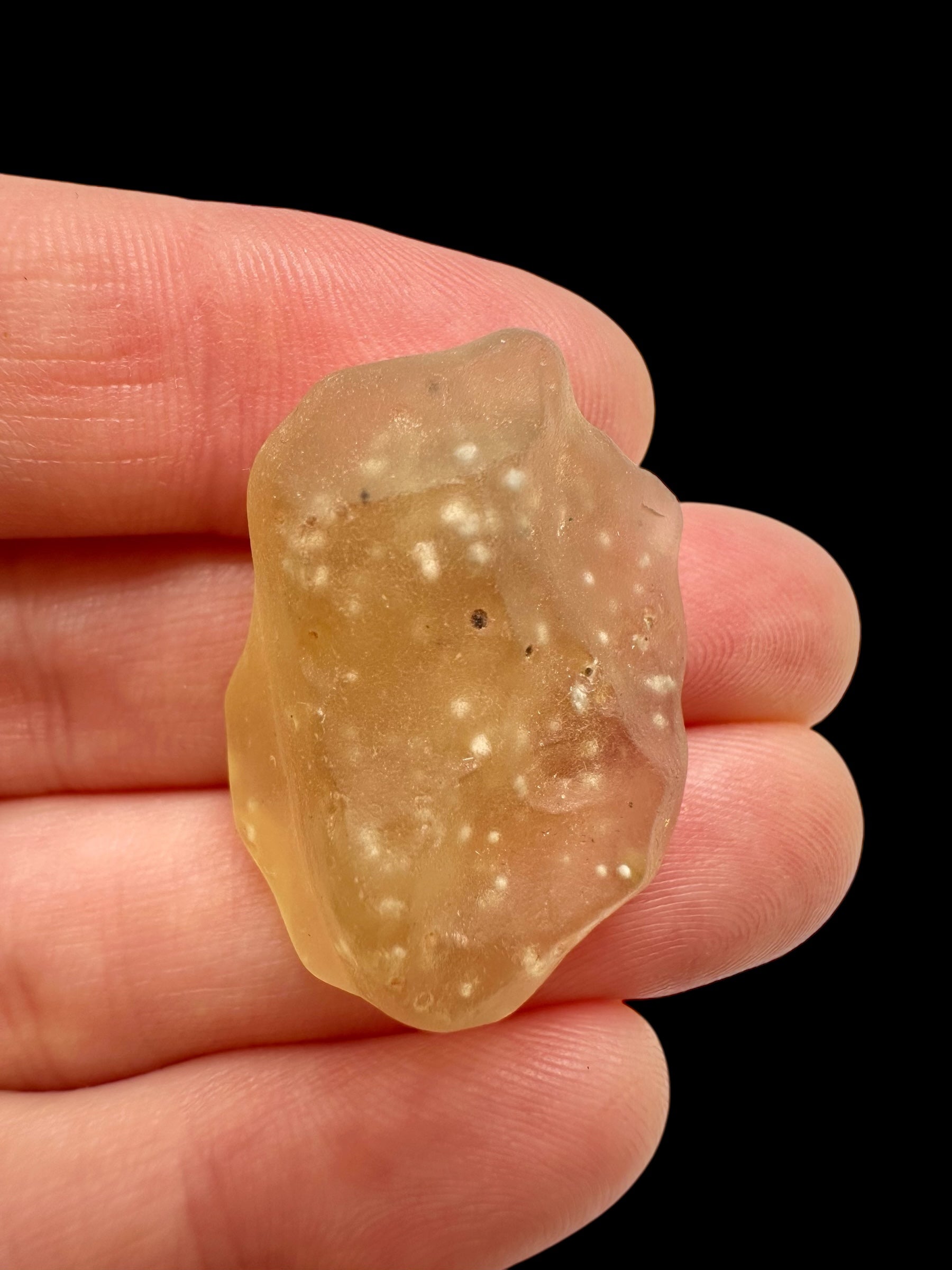 Libyan desert glass with sand inclusions – 6,5g