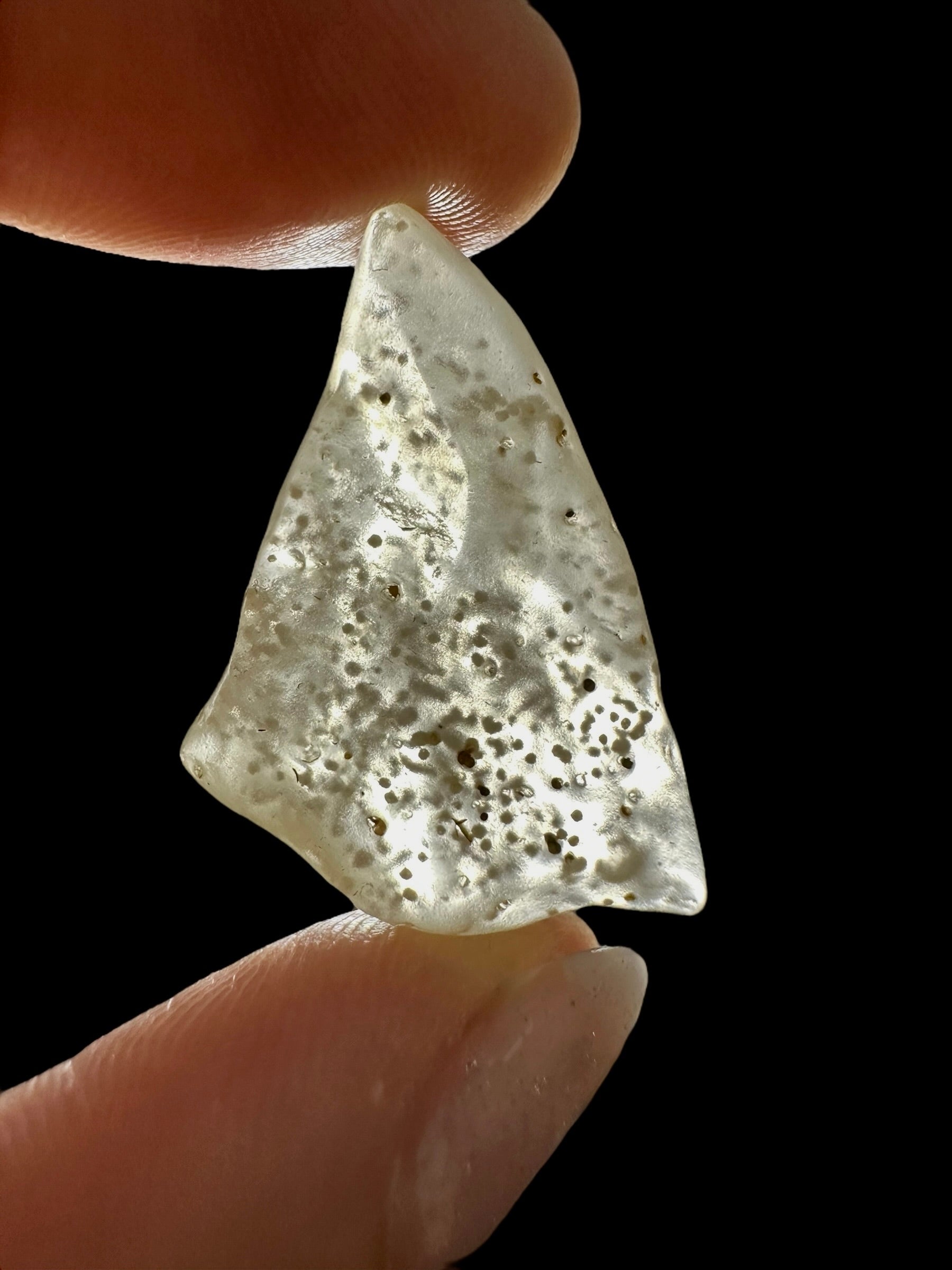 Libyan desert glass with sand inclusions – 5,9g - LPI21