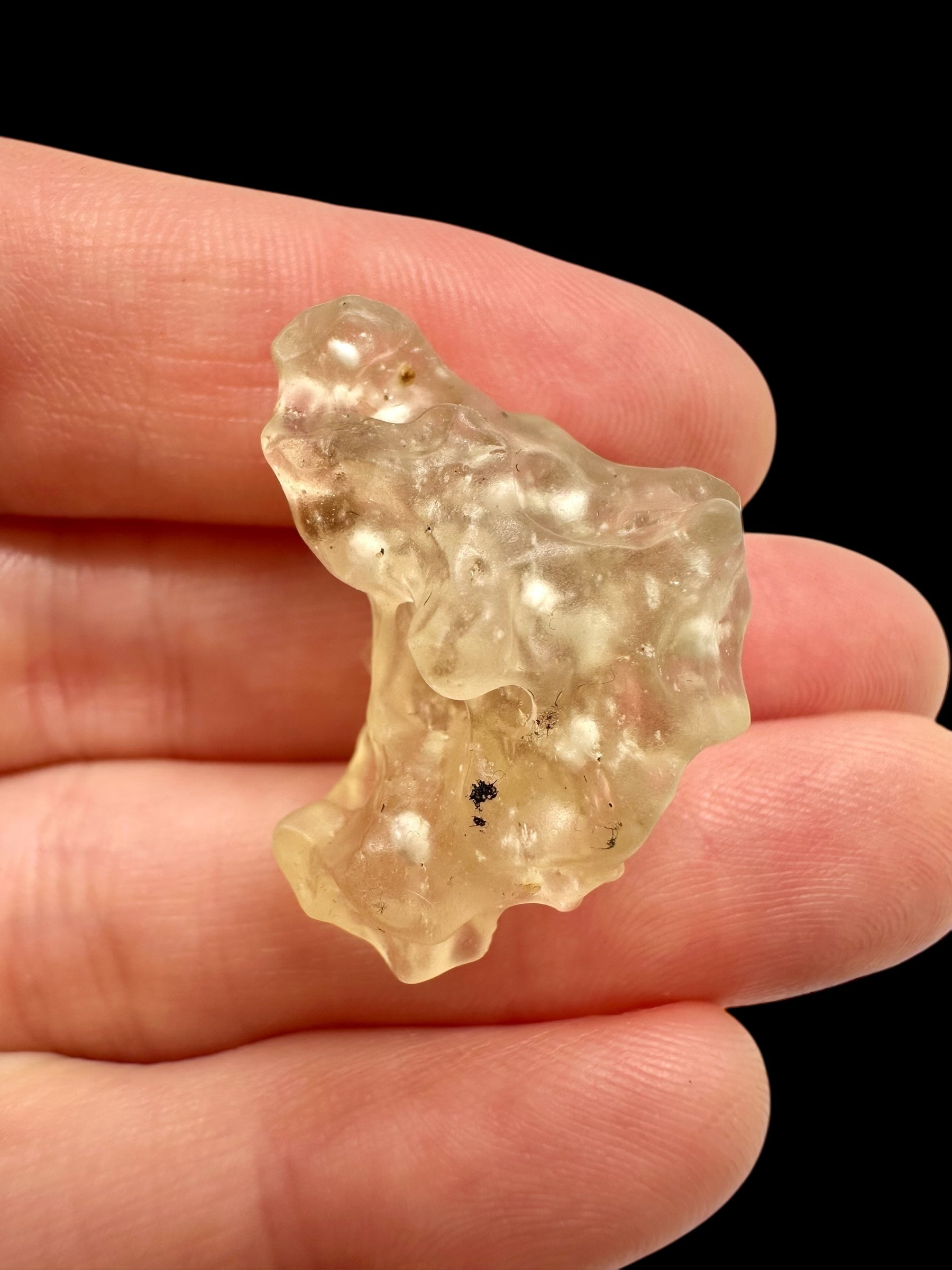 Libyan desert glass with sand inclusions – 5,2g
