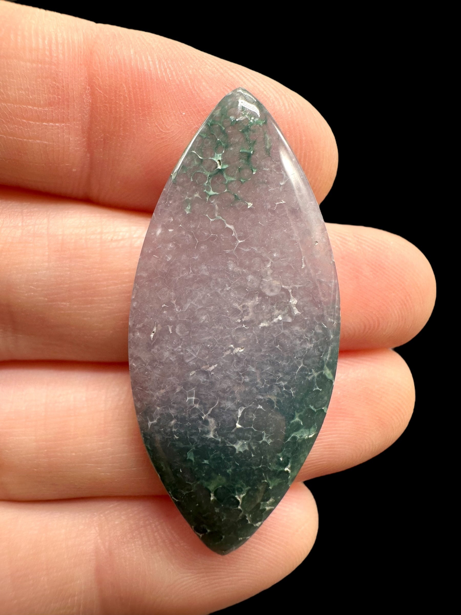 Grape Chalcedony cabochon – Sulawesi, Indonesia