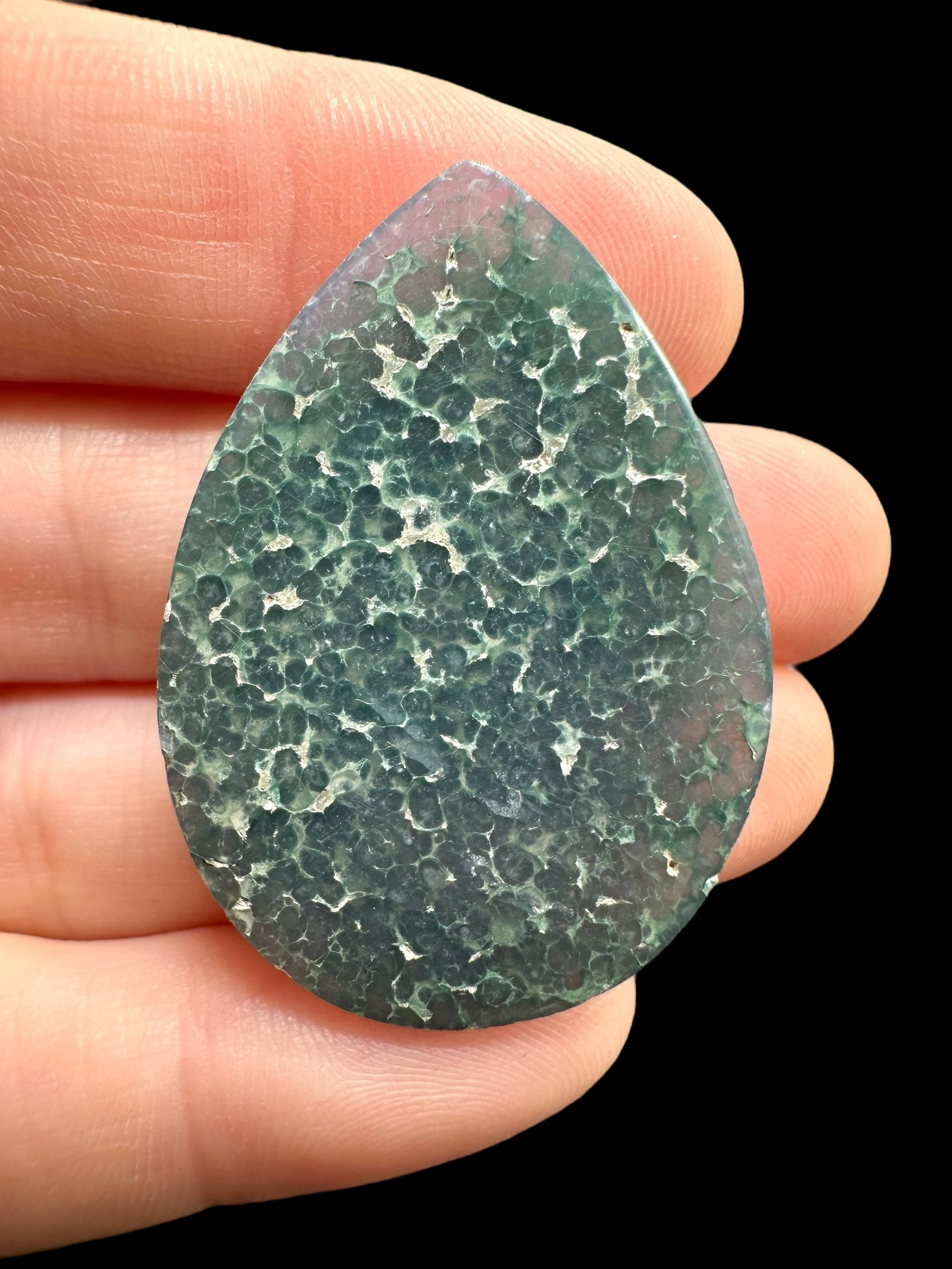 Grape Chalcedony cabochon – Sulawesi, Indonesia - HCH431