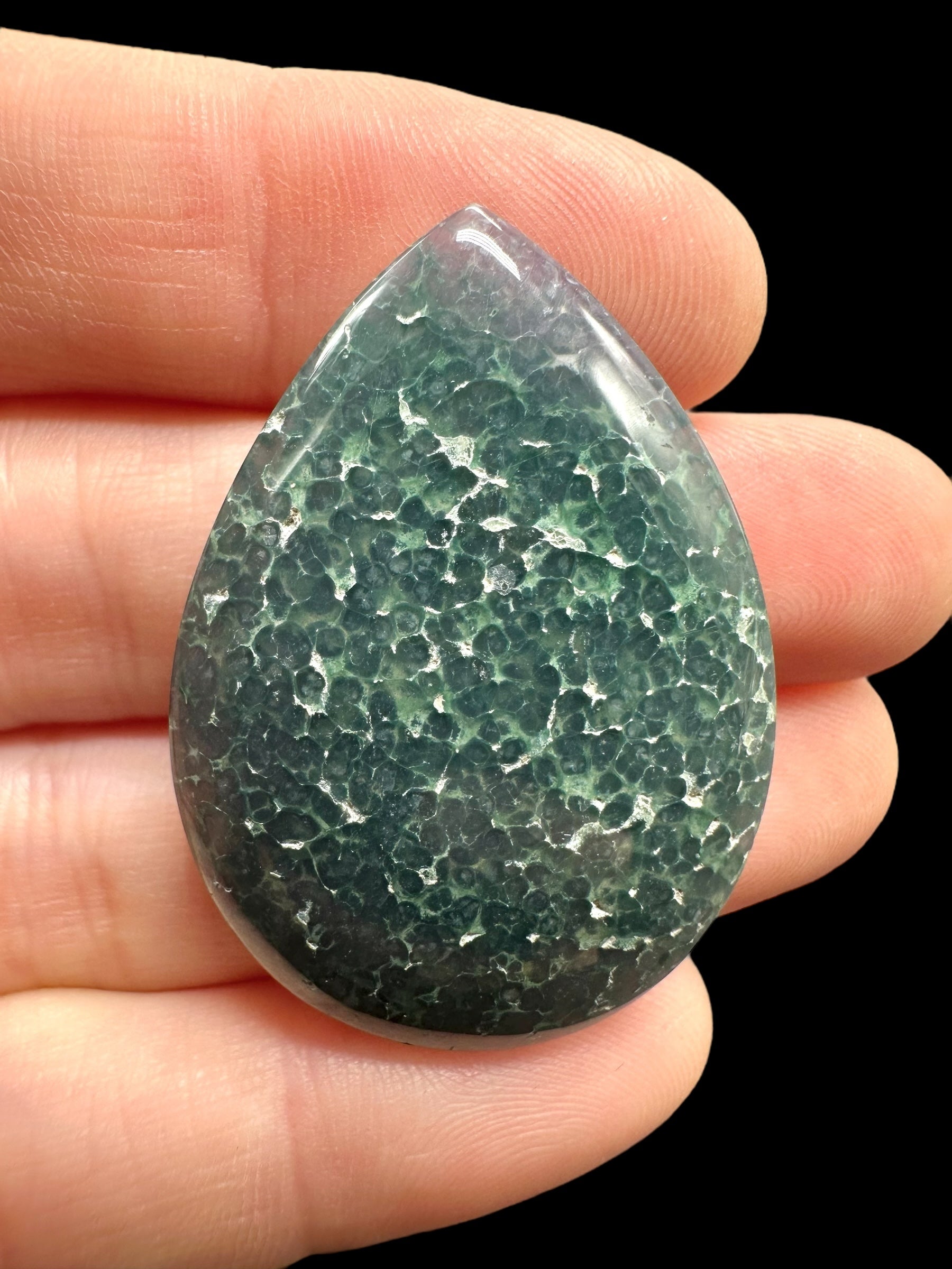 Grape Chalcedony cabochon – Sulawesi, Indonesia