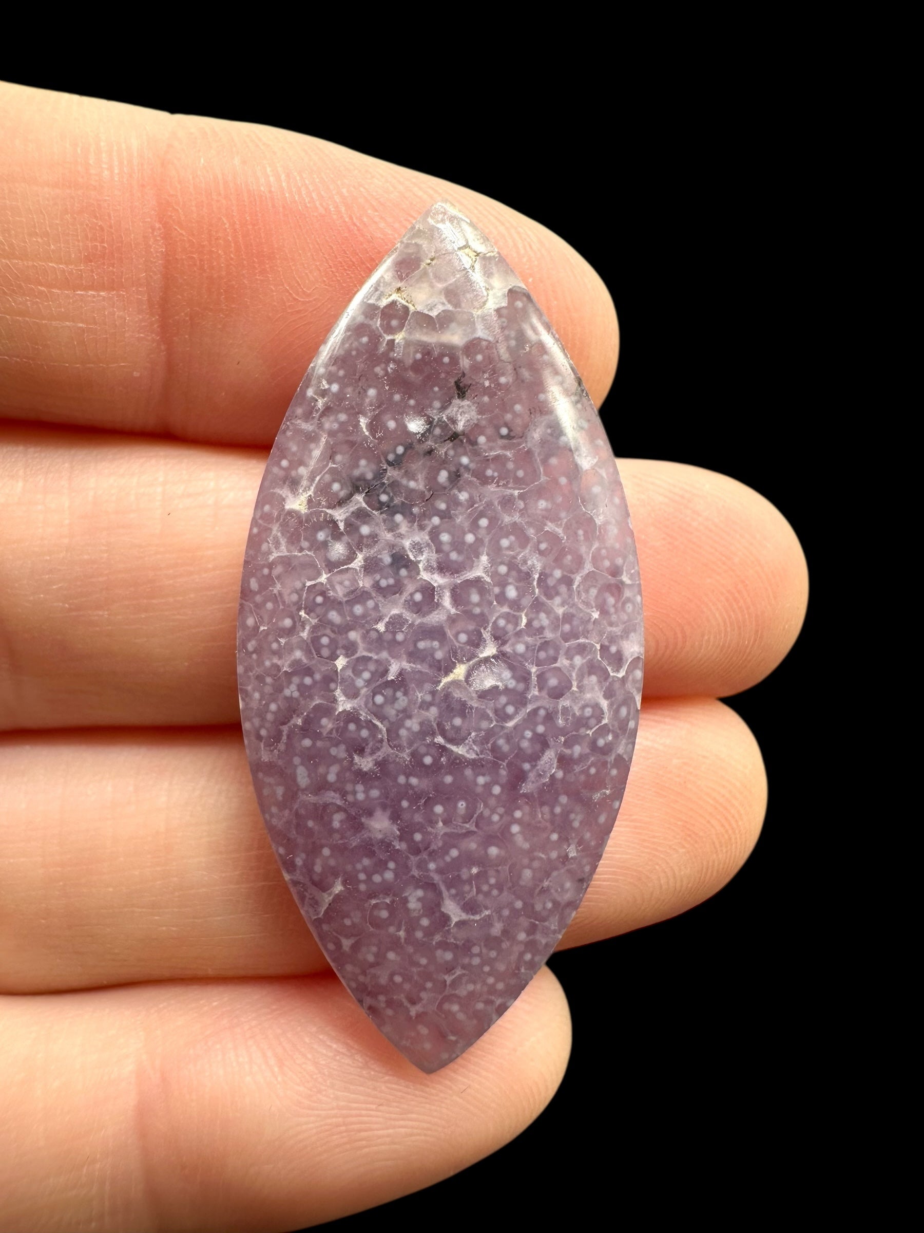 Grape Chalcedony cabochon – Sulawesi, Indonesia