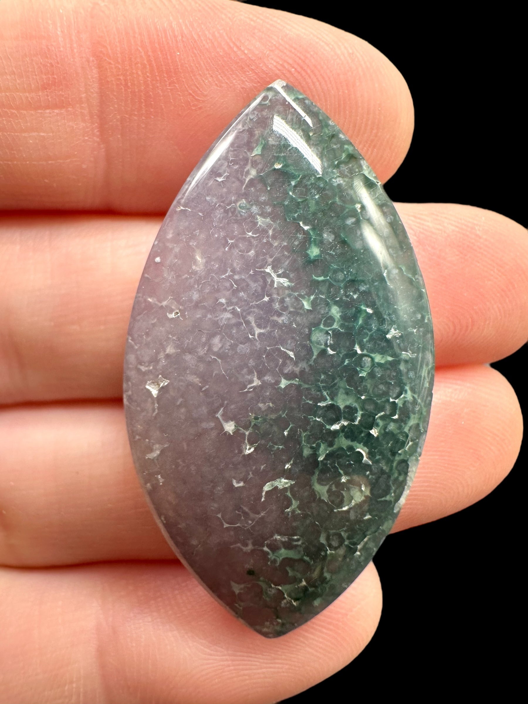 Grape Chalcedony cabochon – Sulawesi, Indonesia