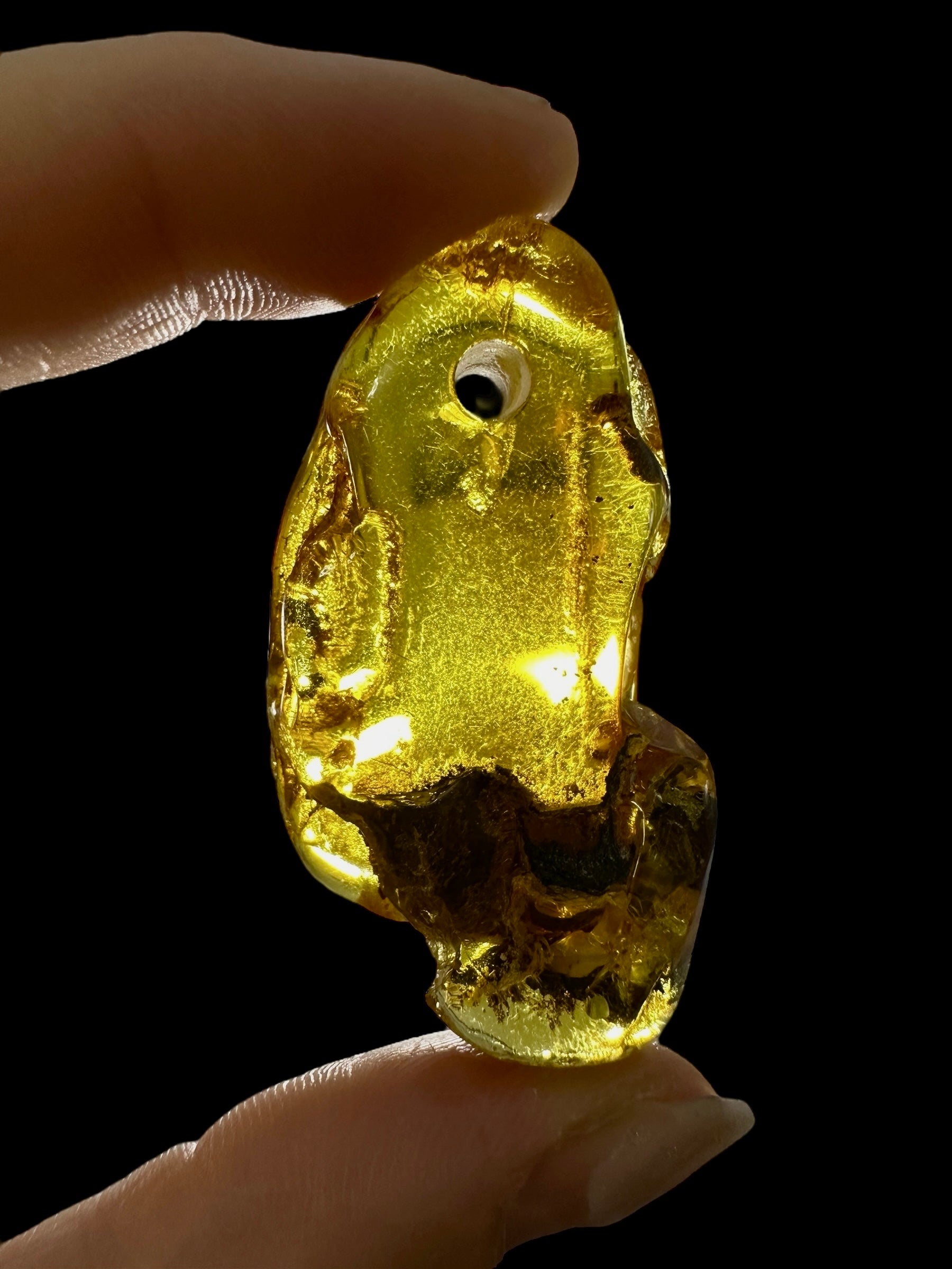 Amber with a drilled hole for hanging 9,6g – Lithuania - JND32