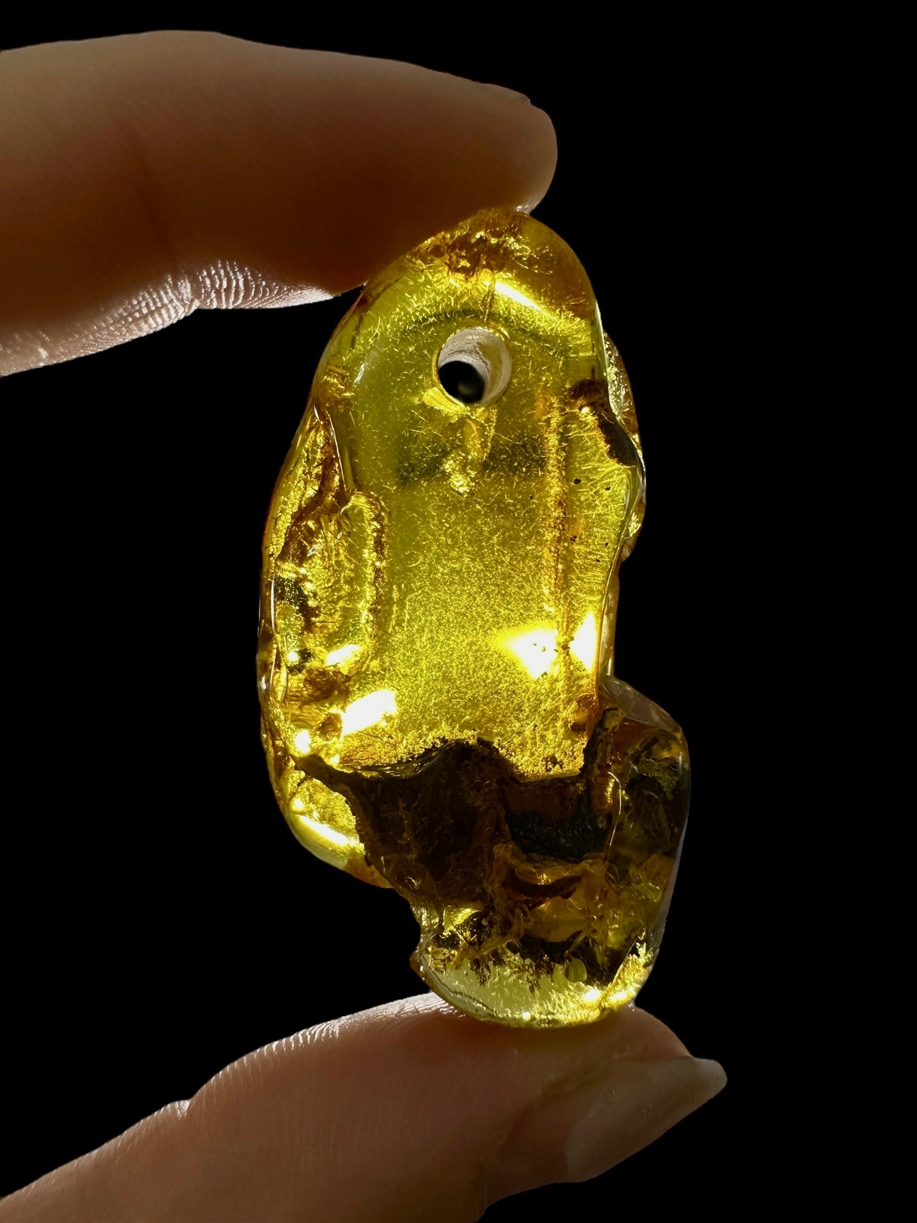 Amber with a drilled hole for hanging 9,6g – Lithuania - JND32