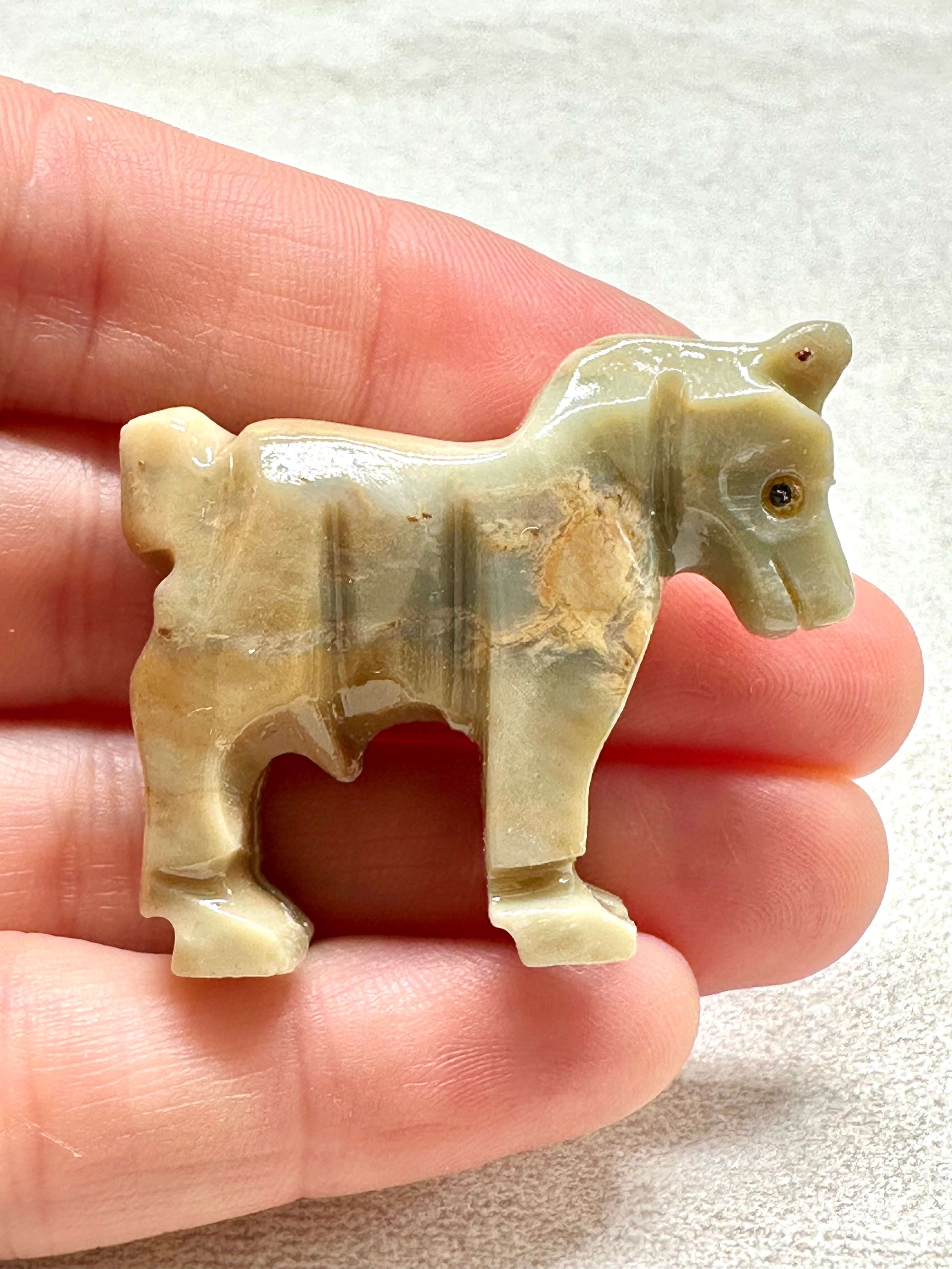 Animal made of soapstone – horse - ZV006