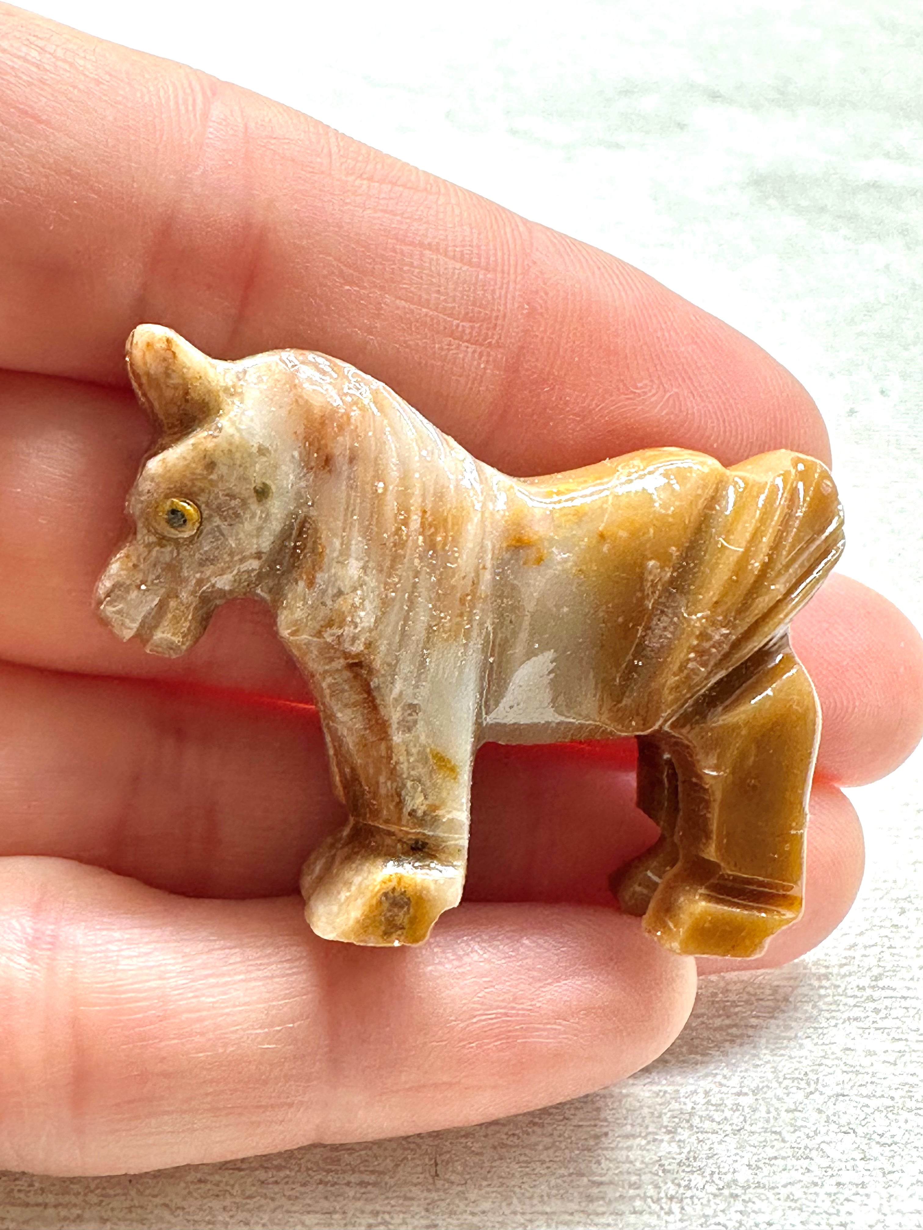 Animal made of soapstone – horse - ZV029
