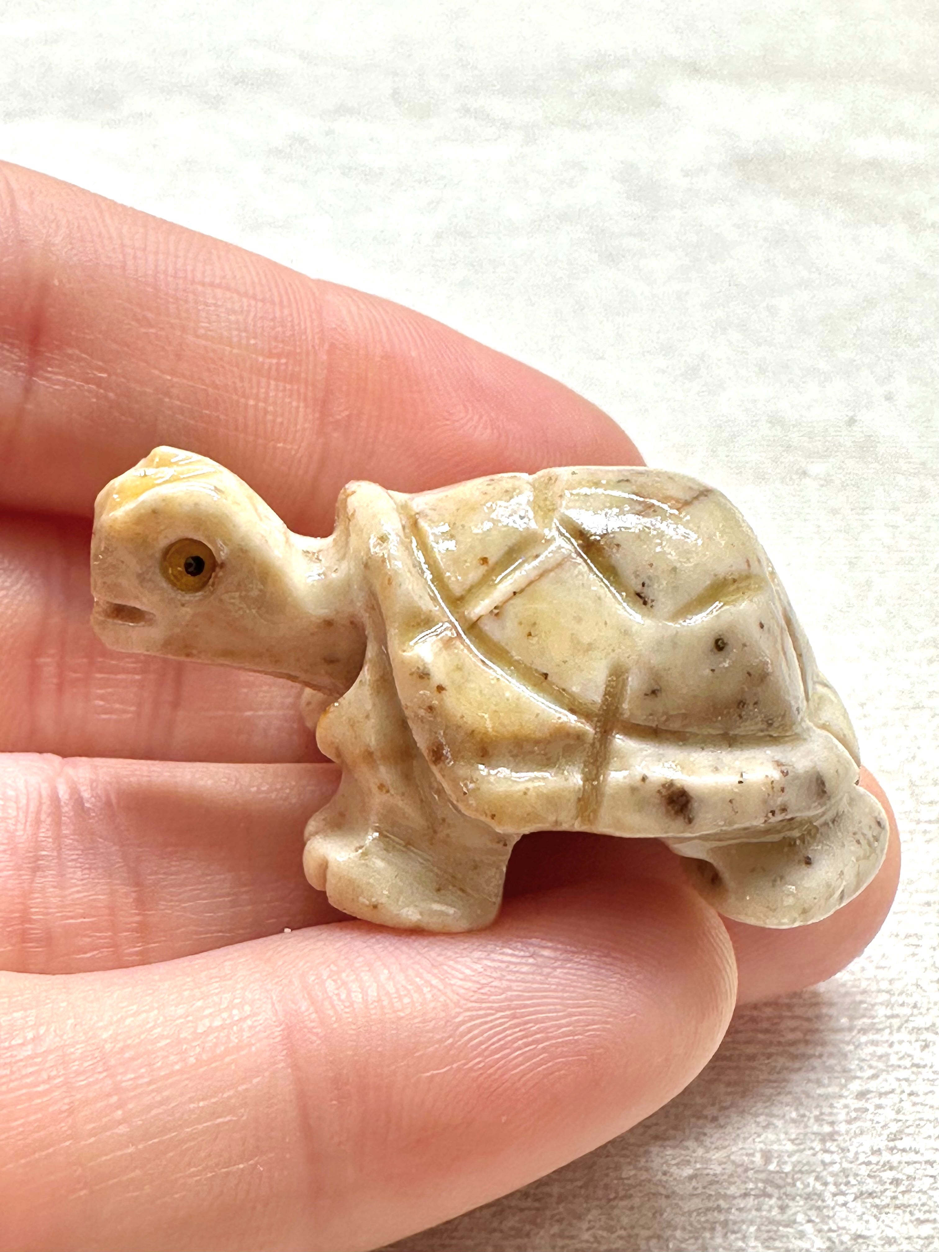Animal made of soapstone – turtle - ZV053