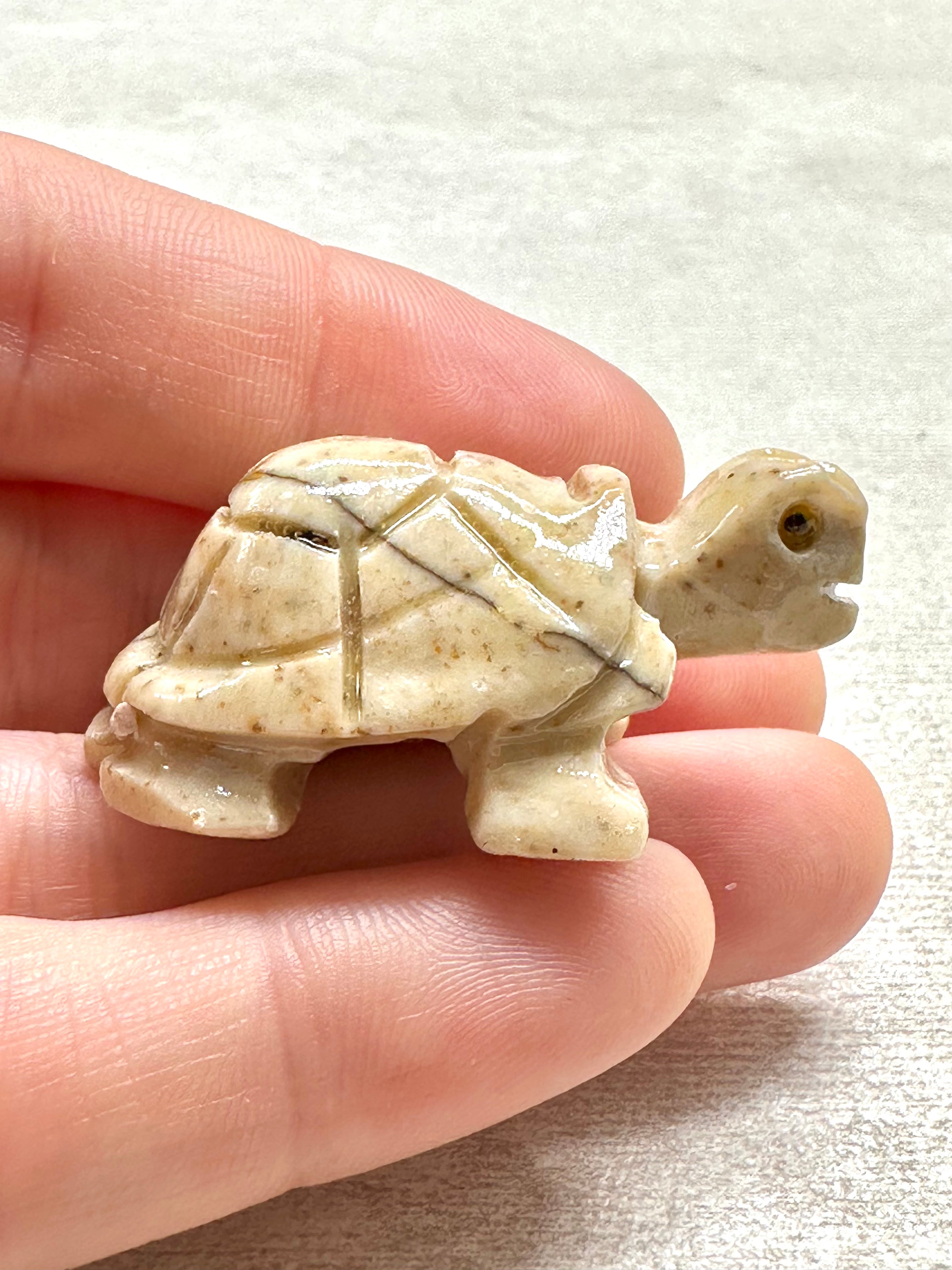 Animal made of soapstone – turtle - ZV053