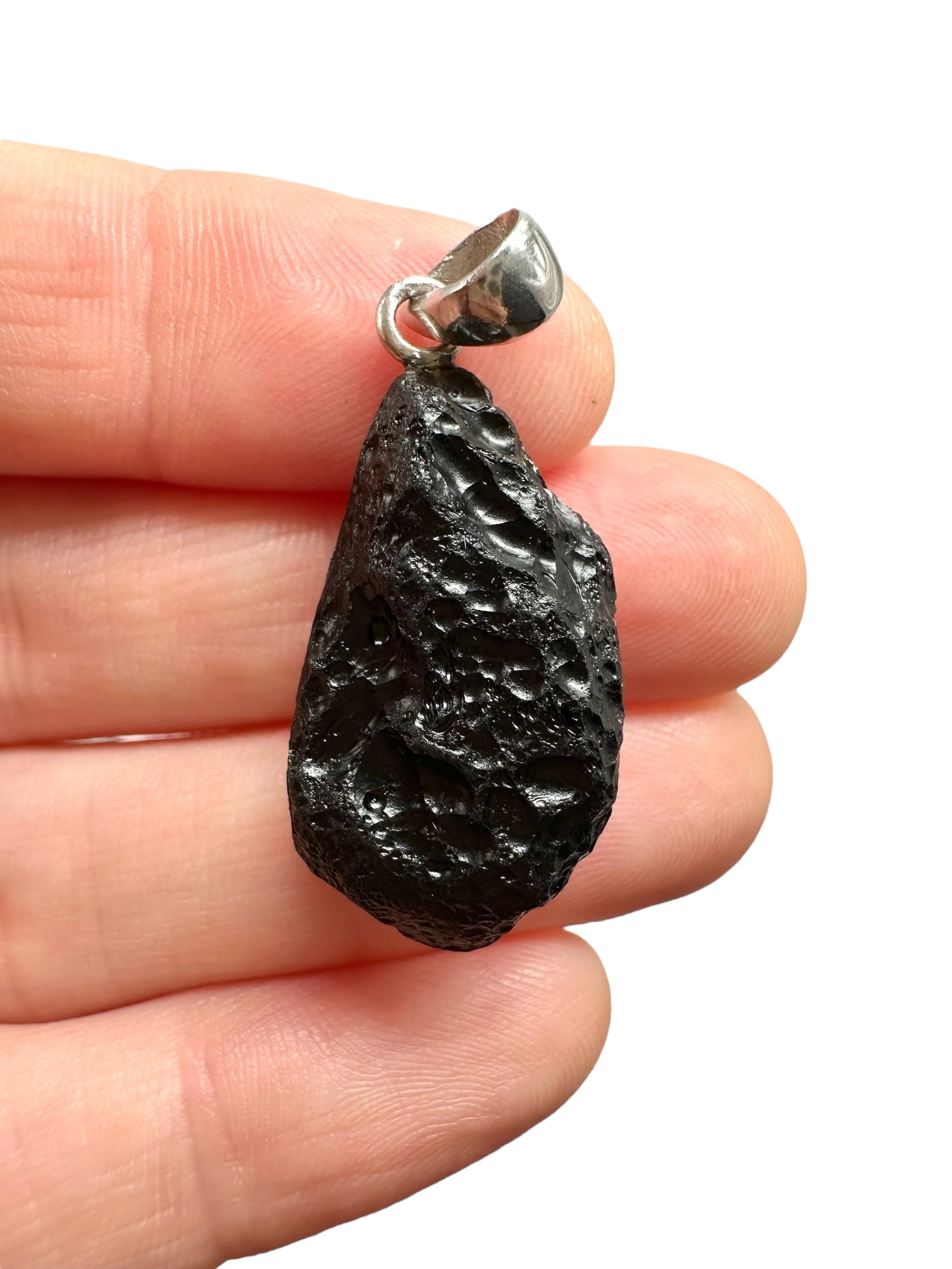 Silver indochinite pendant 4,7g