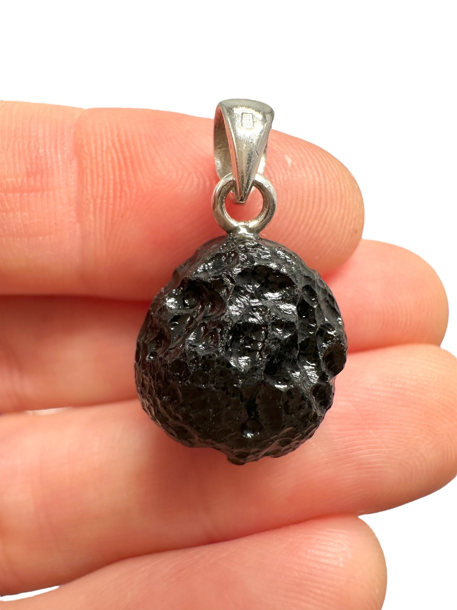 Silver indochinite pendant 3,6g