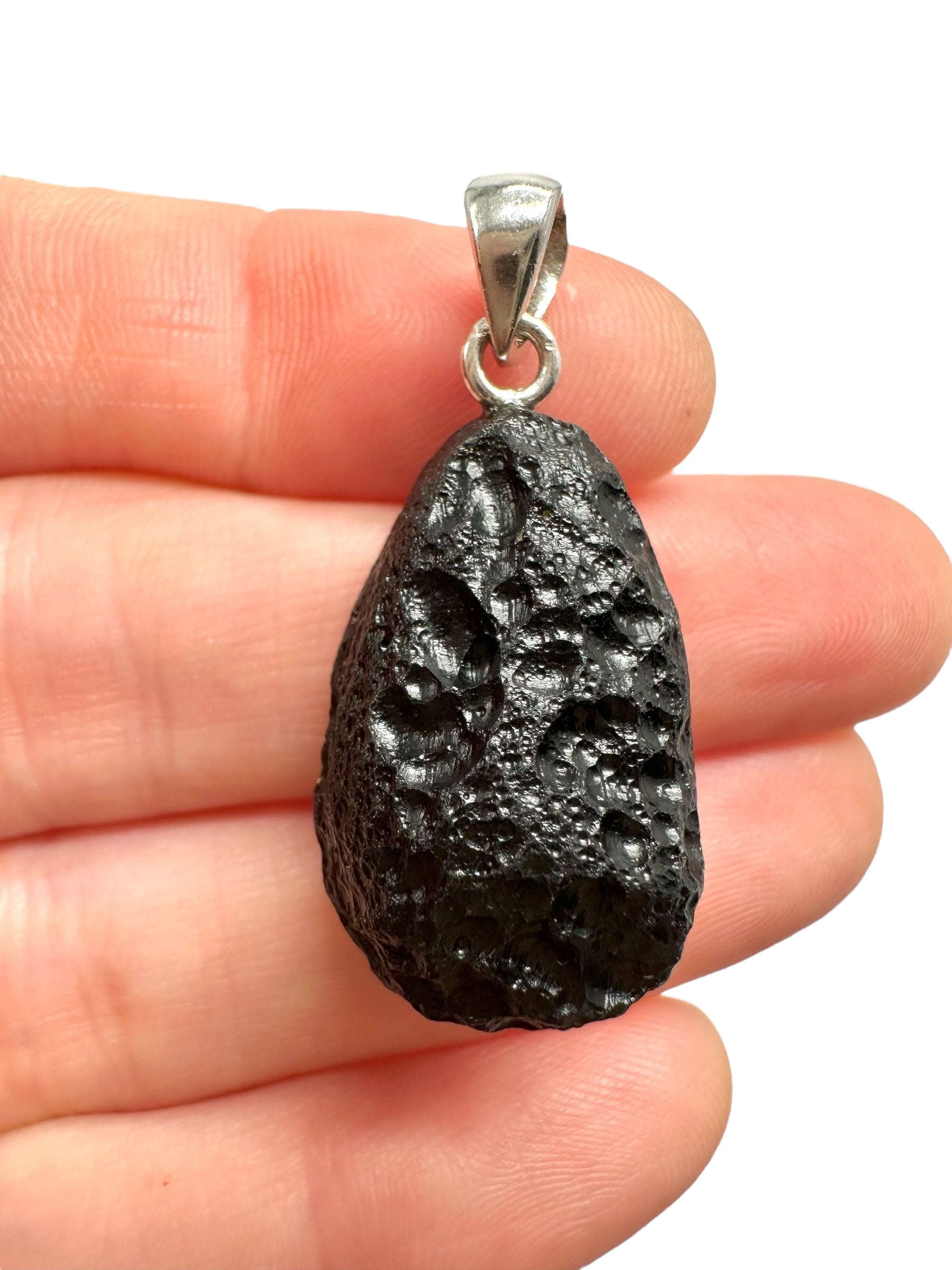 Silver indochinite pendant 6,3g