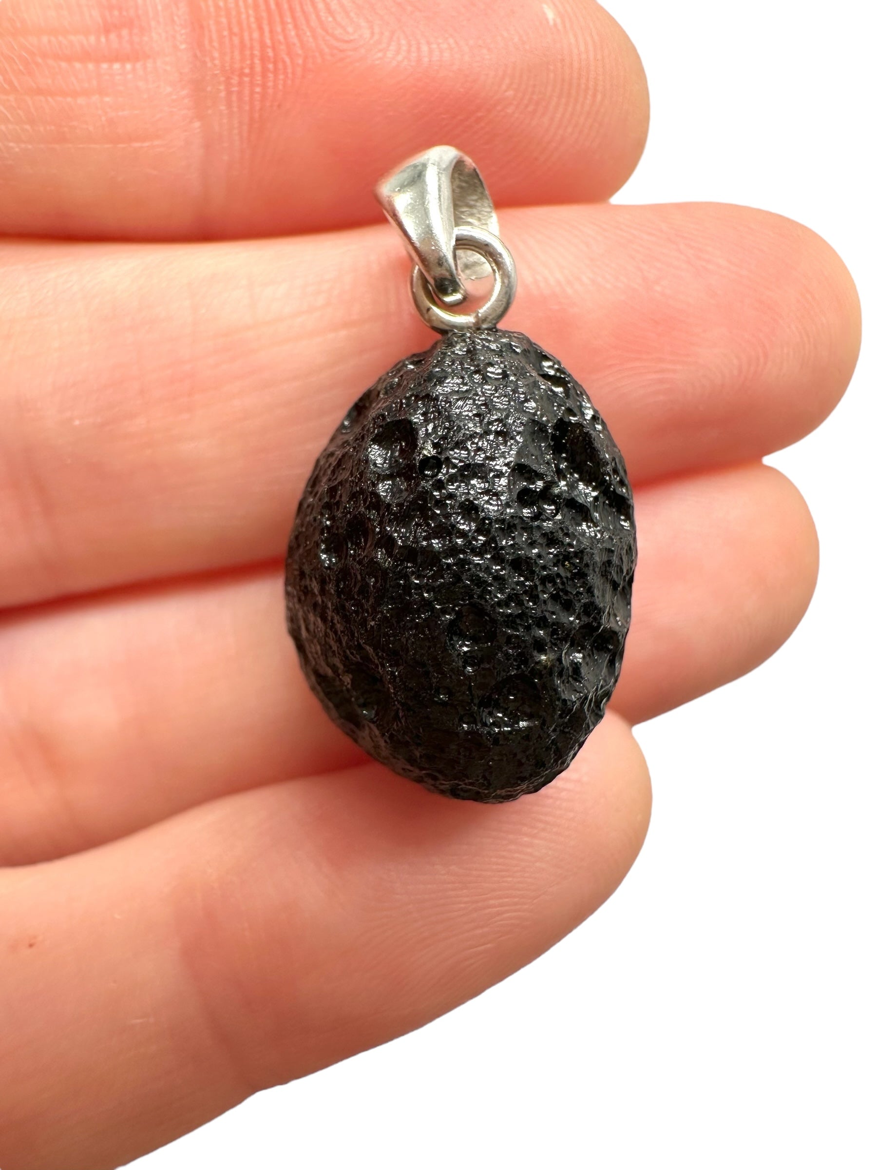 Silver indochinite pendant 4,7g