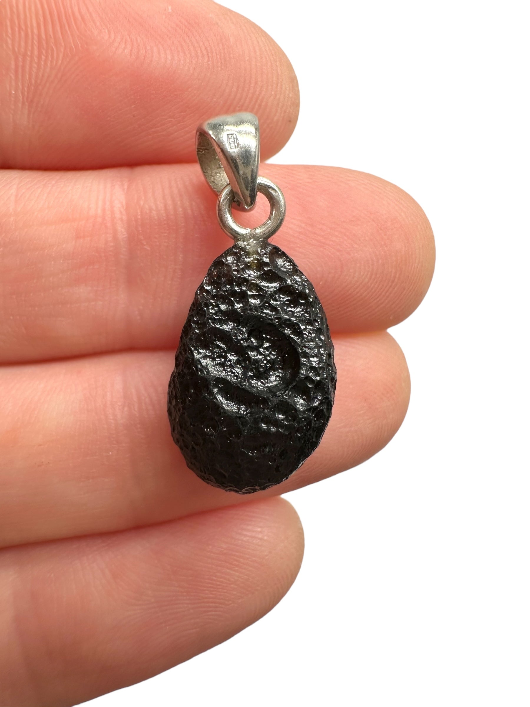 Silver indochinite pendant 1,7g