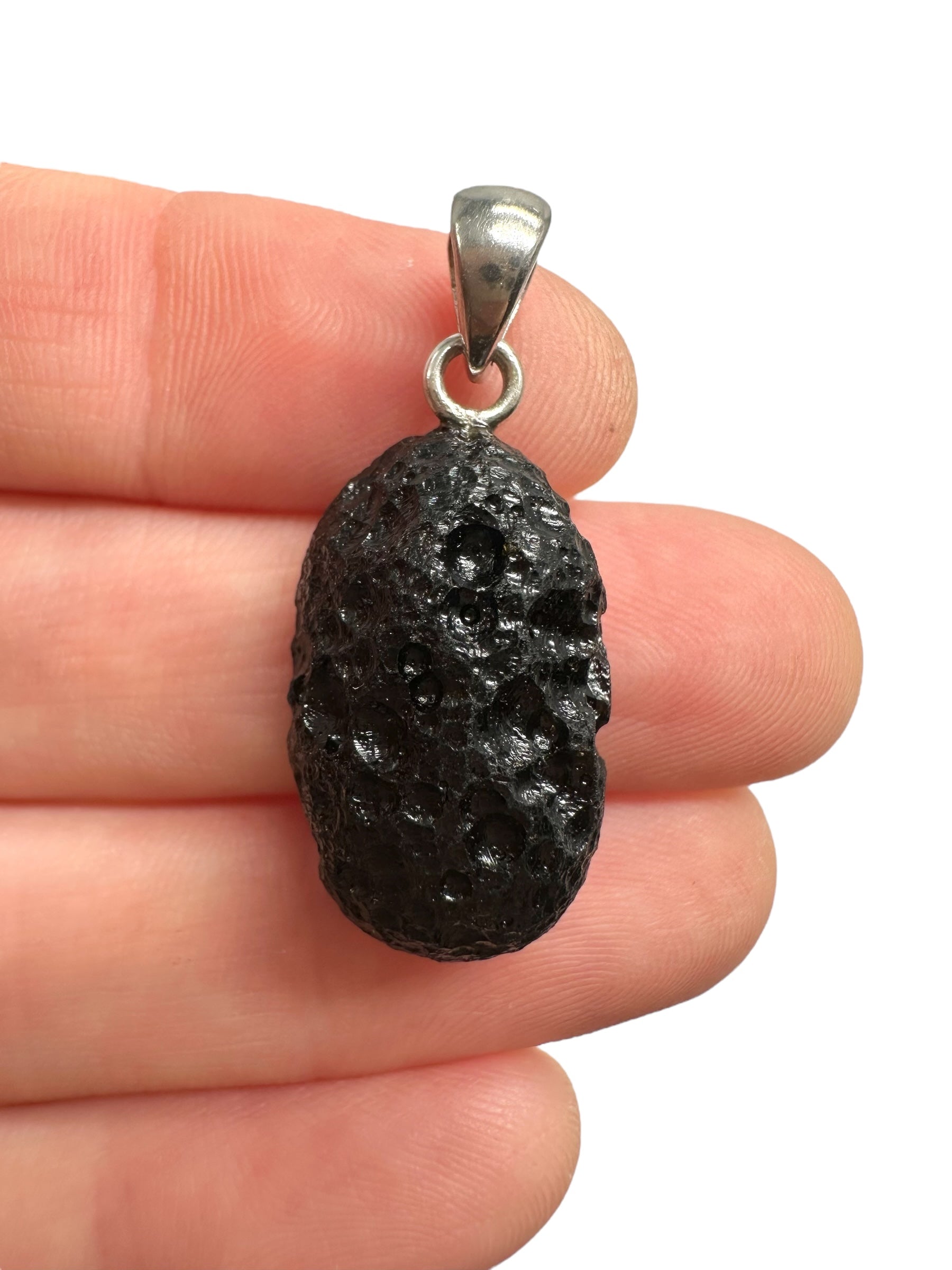 Silver indochinite pendant 3,8g