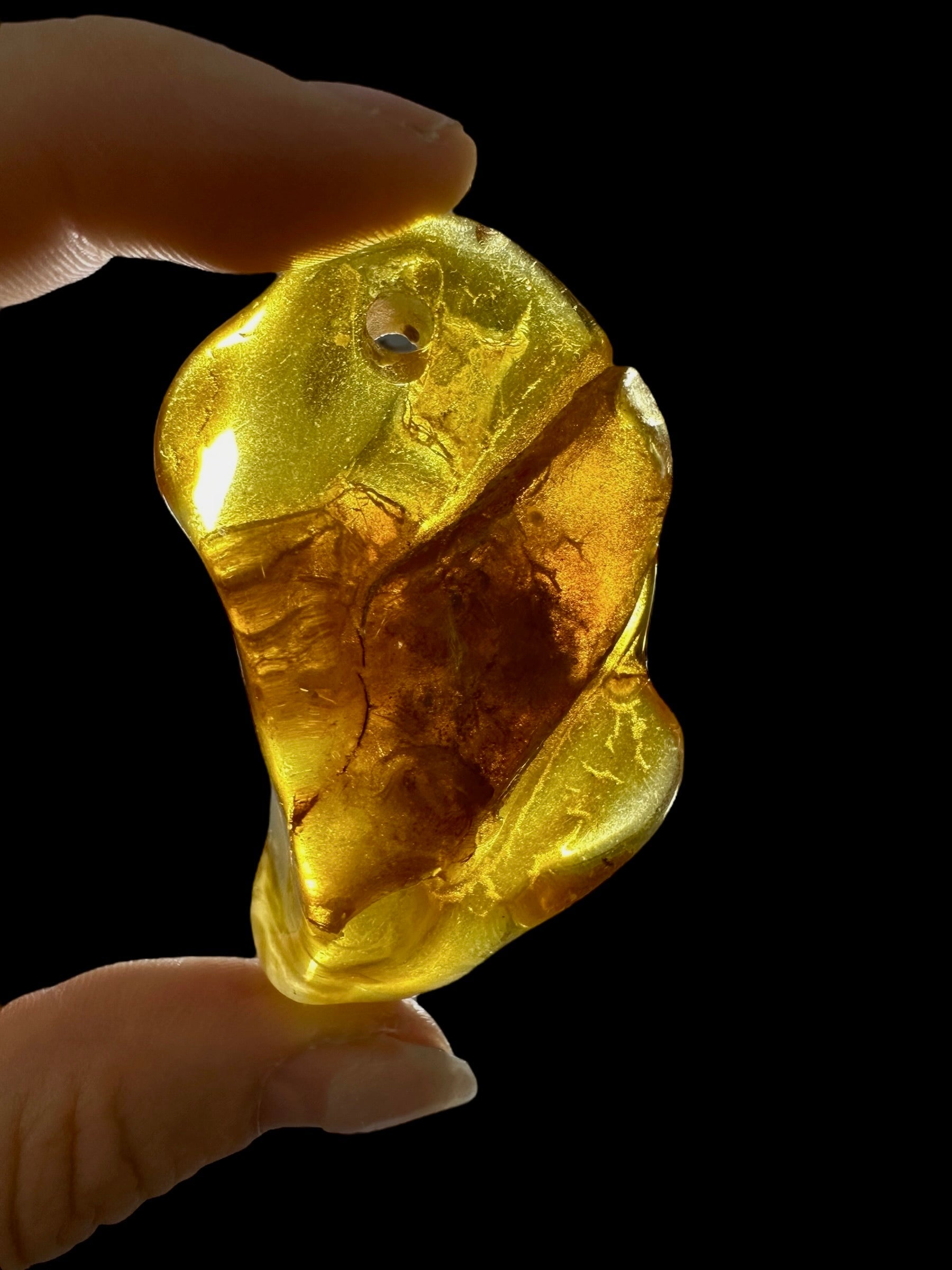 Amber with a drilled hole for hanging 12,4g – Lithuania - JND34