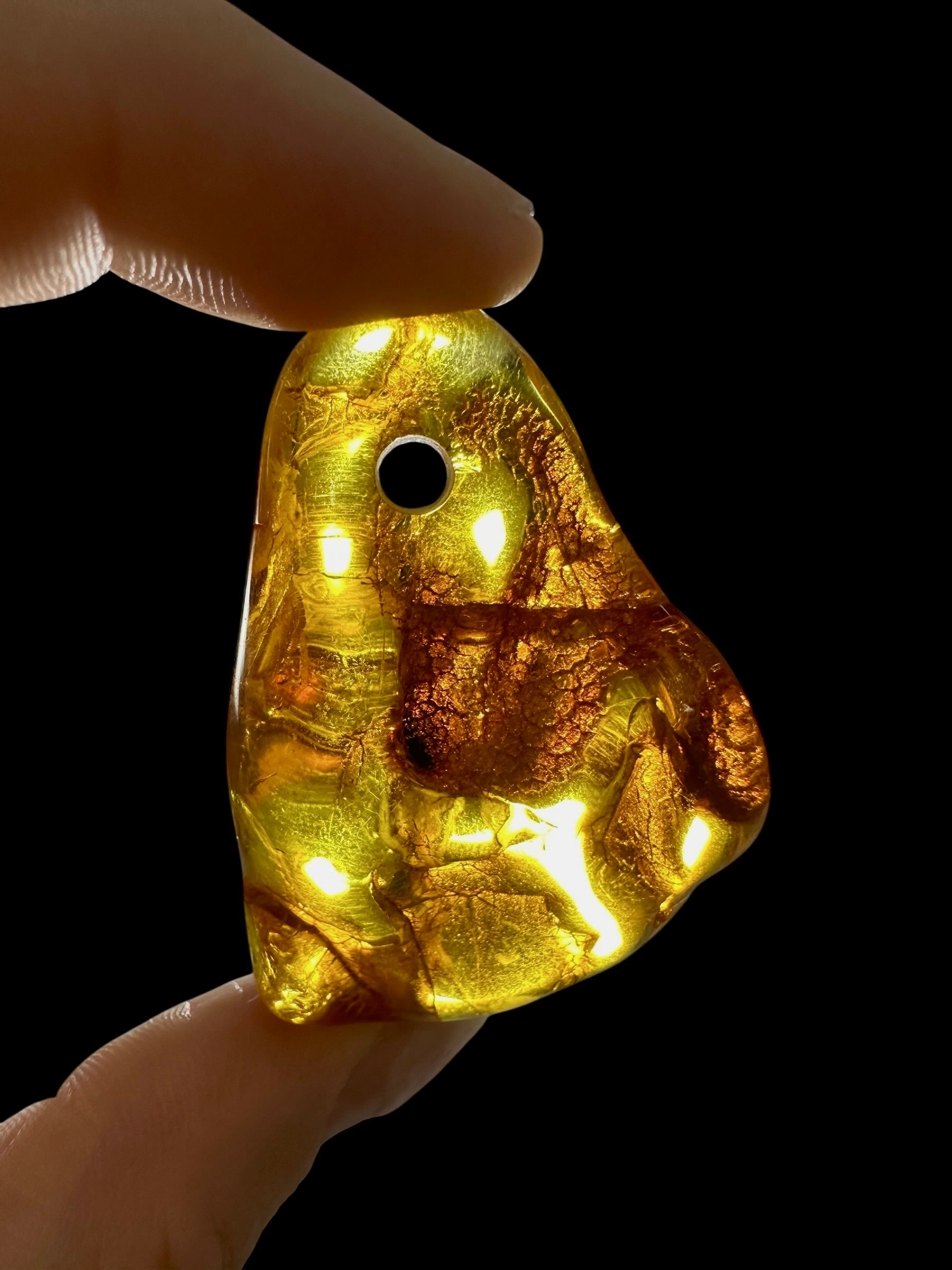 Amber with a drilled hole for hanging 10,1g – Lithuania - JND35