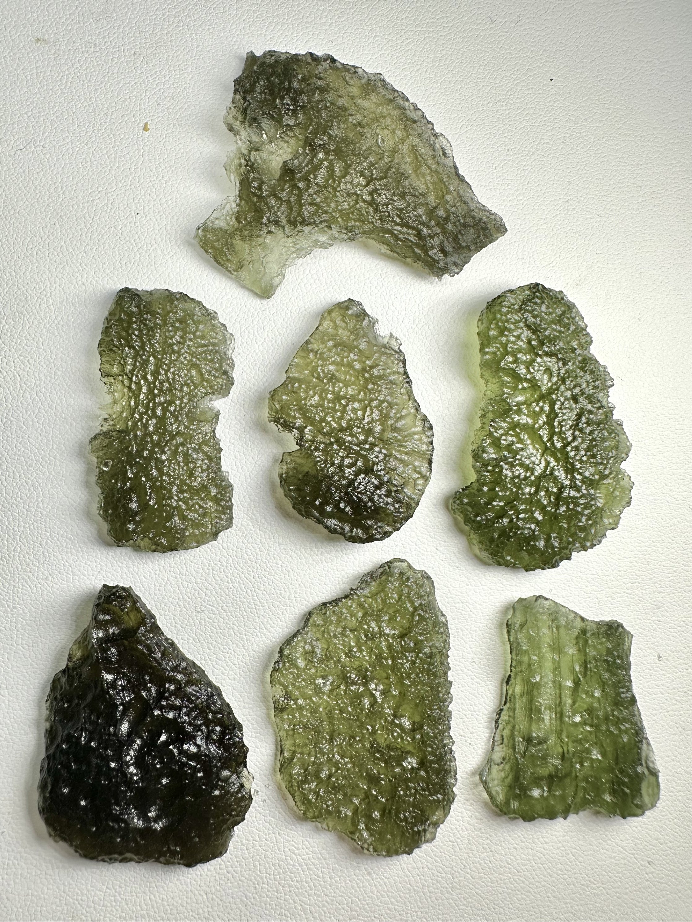 Undamaged thin Moldavites – 34,4g - VVEL55