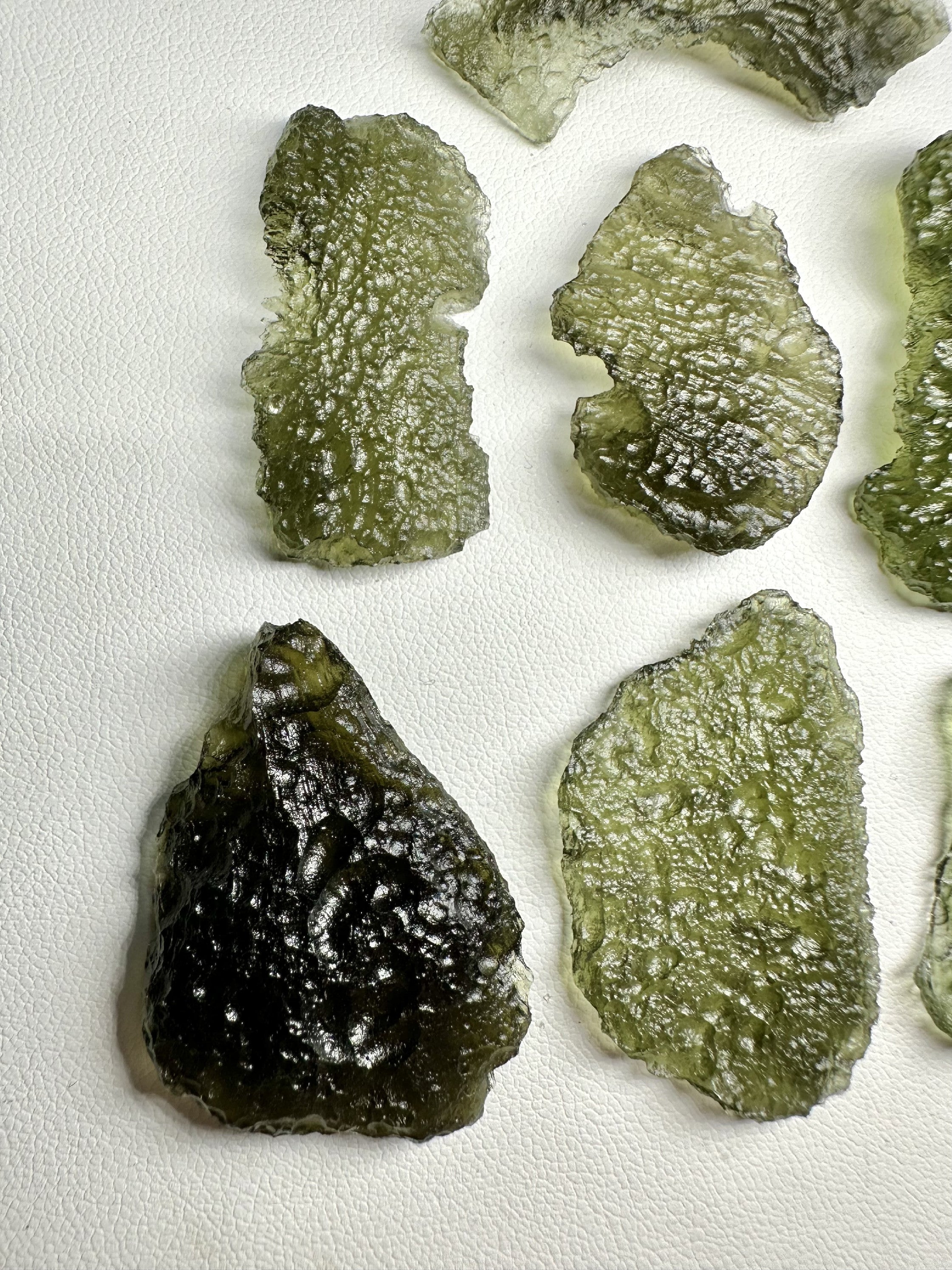 Undamaged thin Moldavites – 34,4g - VVEL55