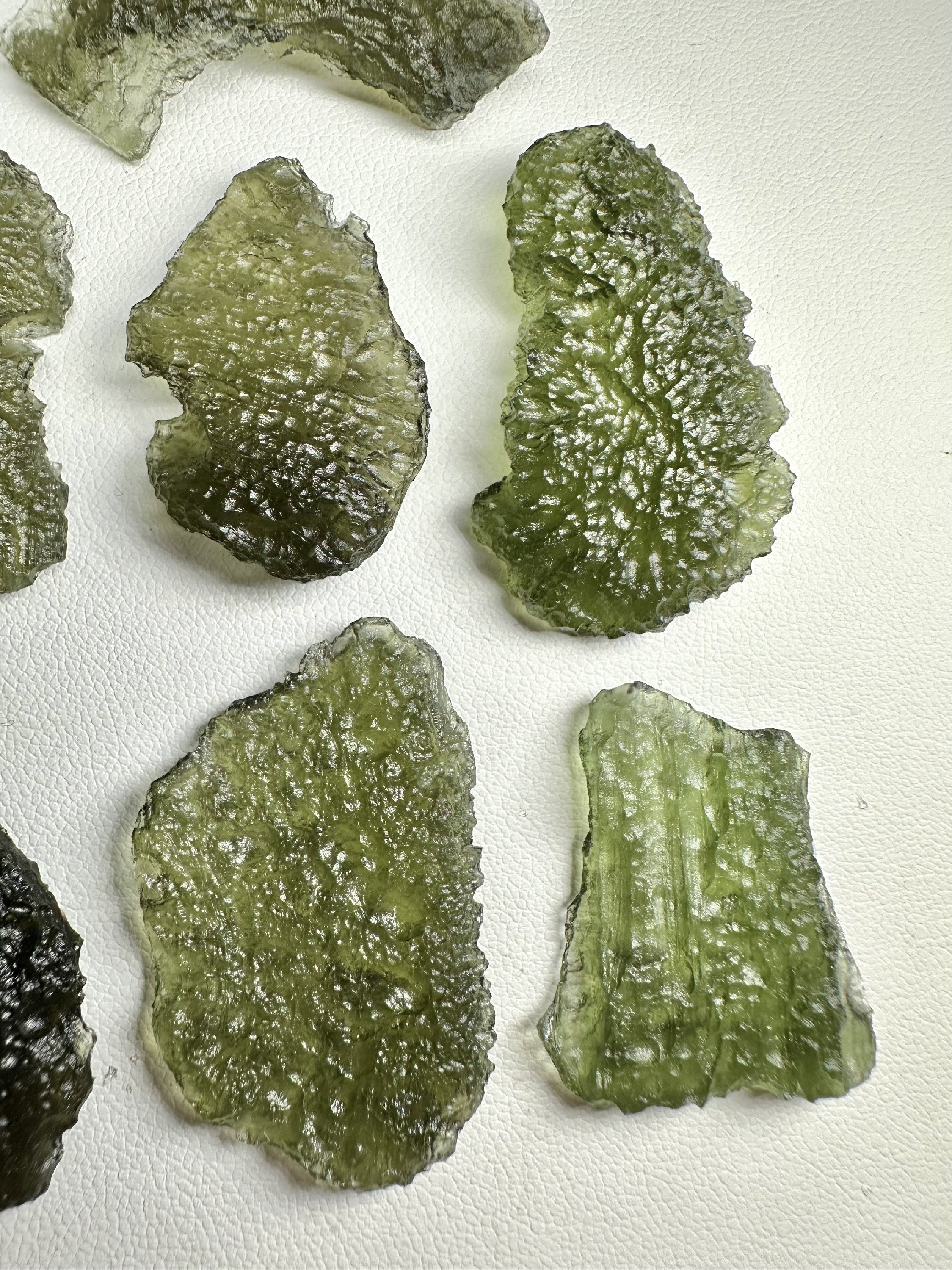 Undamaged thin Moldavites – 34,4g - VVEL55