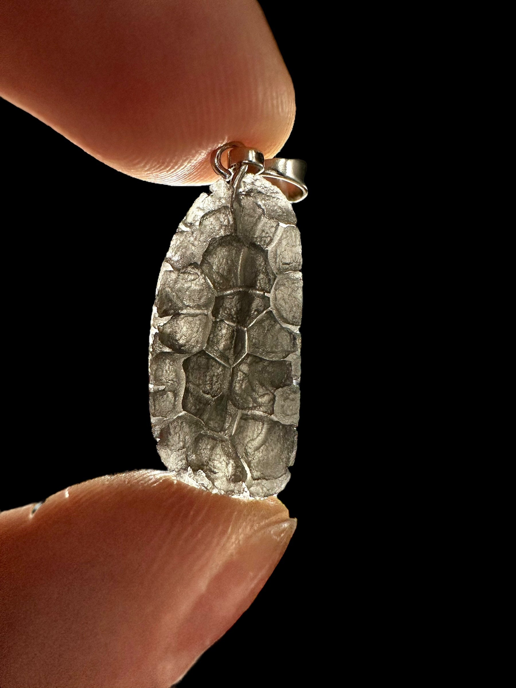 Pendant made from carpathian obsidian 2,3g - P/OB09