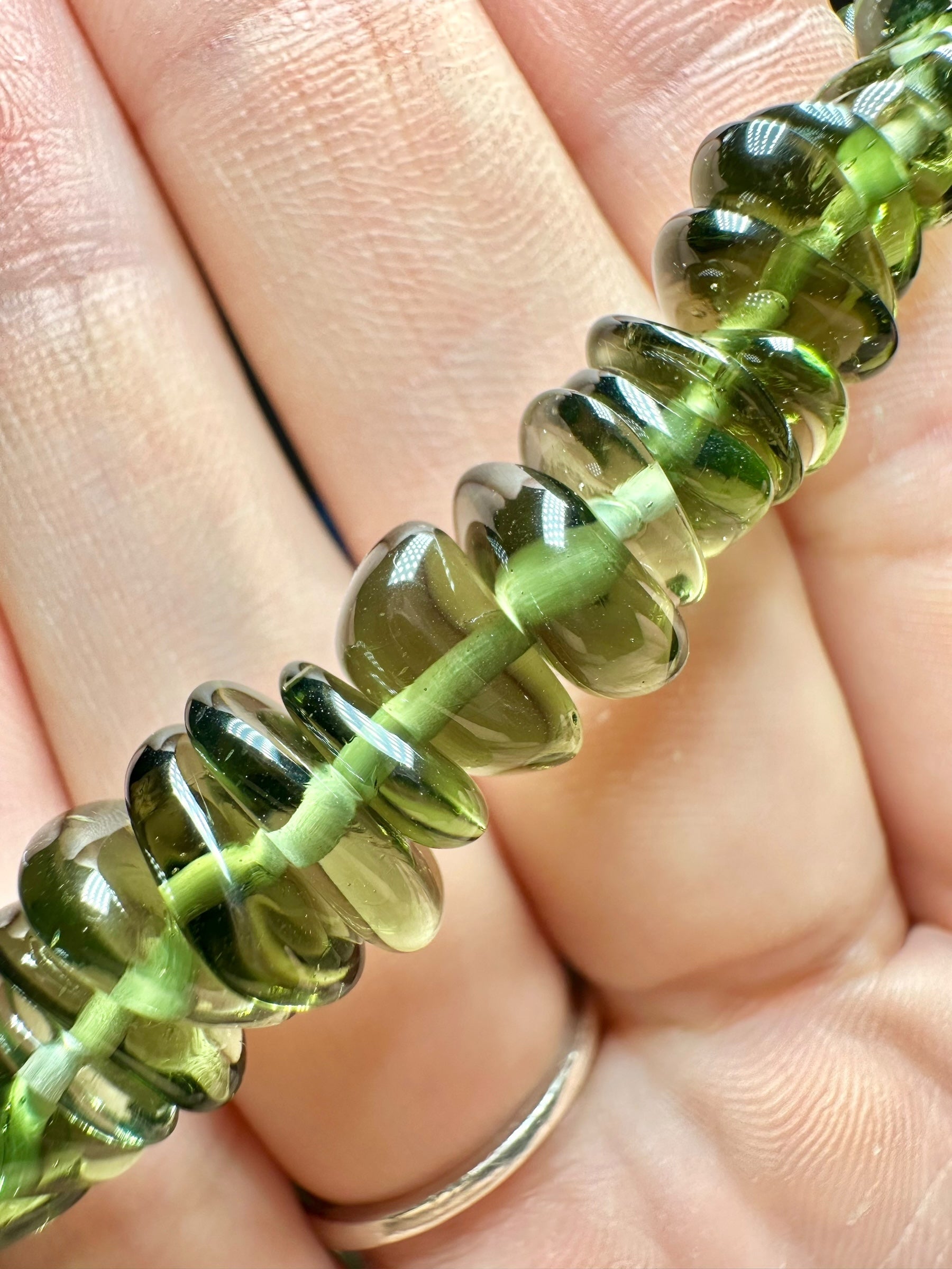 Bracelet made of tumbled moldavites - N/V012