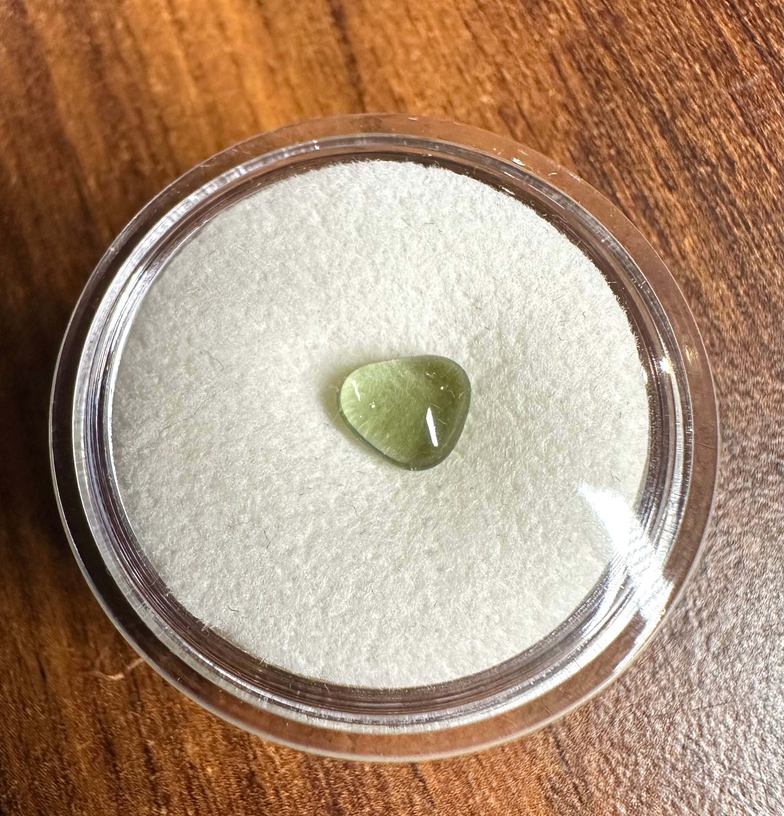 Tumbled moldavite 0,8ct - TV016