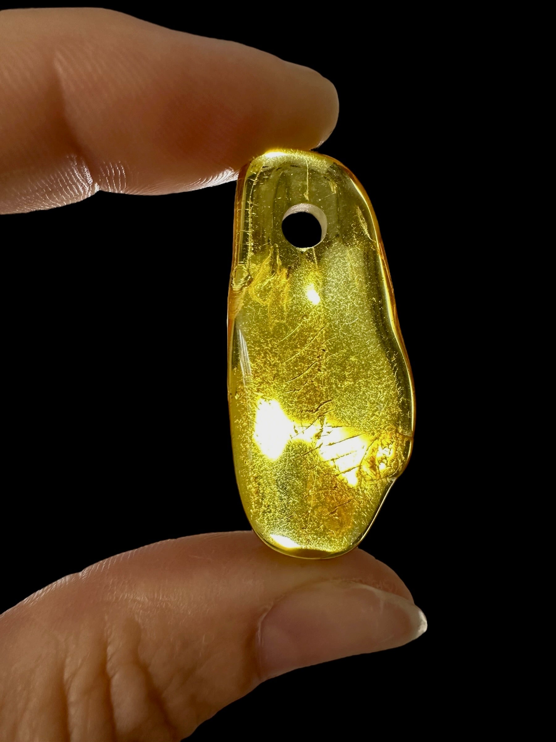 Amber with a drilled hole for hanging 1,7g – Lithuania - JND41