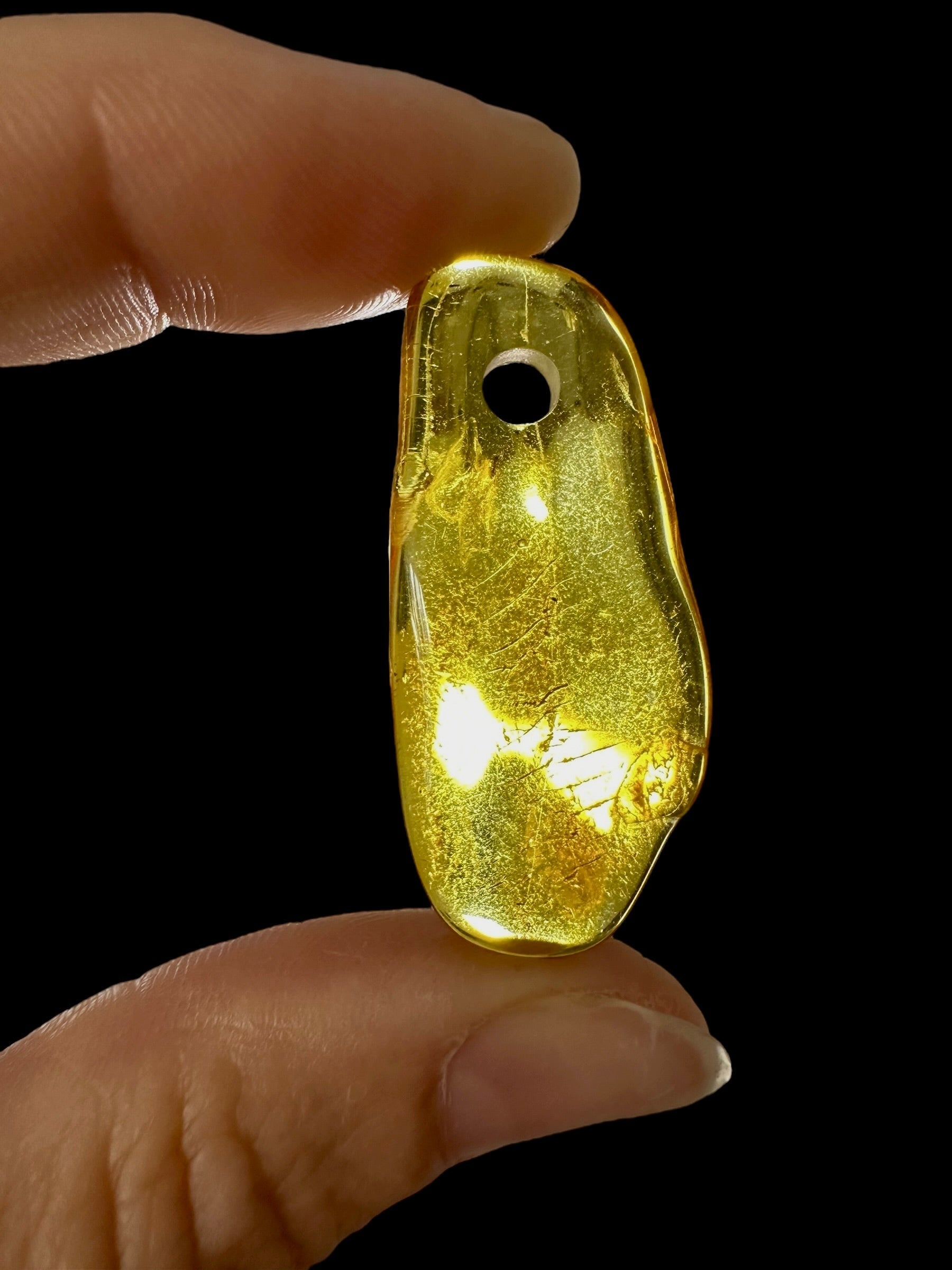 Amber with a drilled hole for hanging 1,7g – Lithuania - JND41