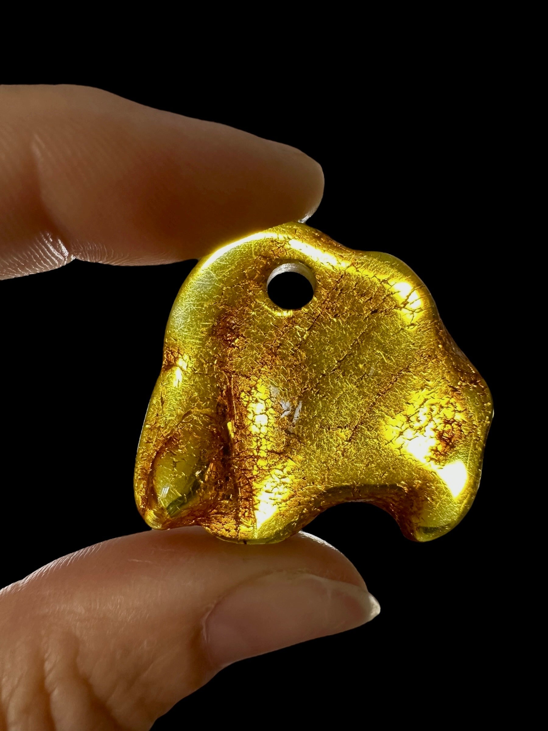 Amber with a drilled hole for hanging 3,4g – Lithuania - JND43