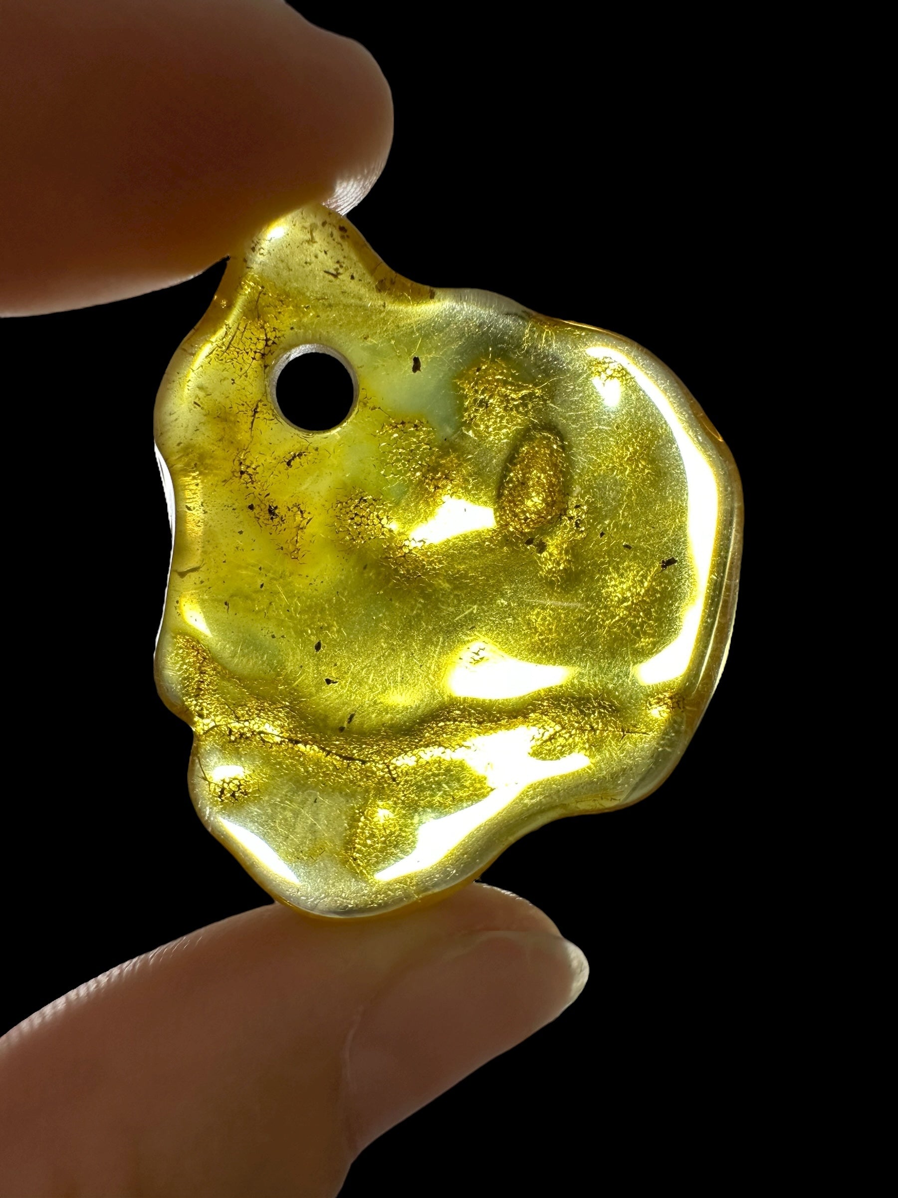 Amber with a drilled hole for hanging 4,3g – Lithuania - JND47