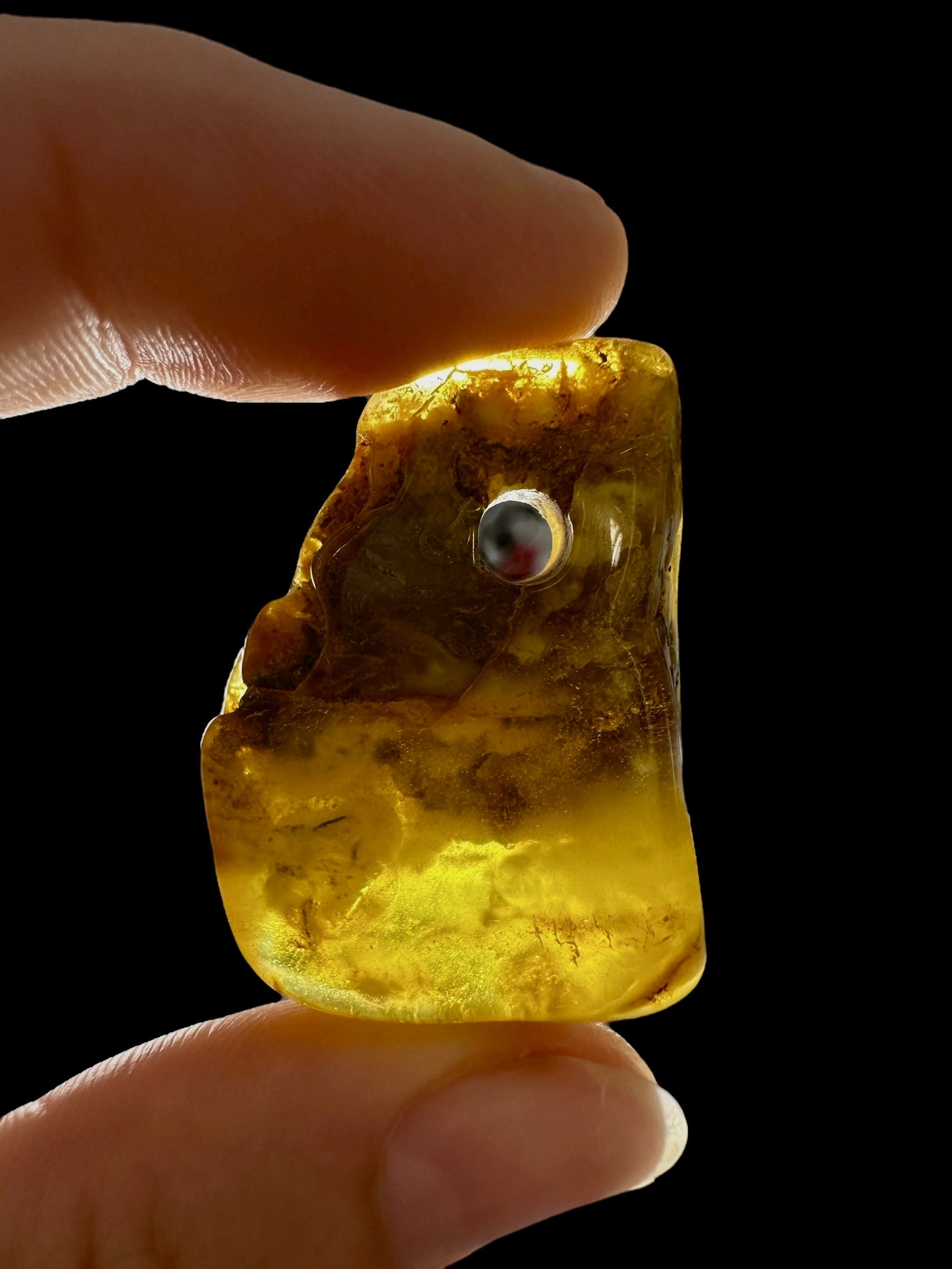Amber with a drilled hole for hanging 4,5g – Lithuania - JND52