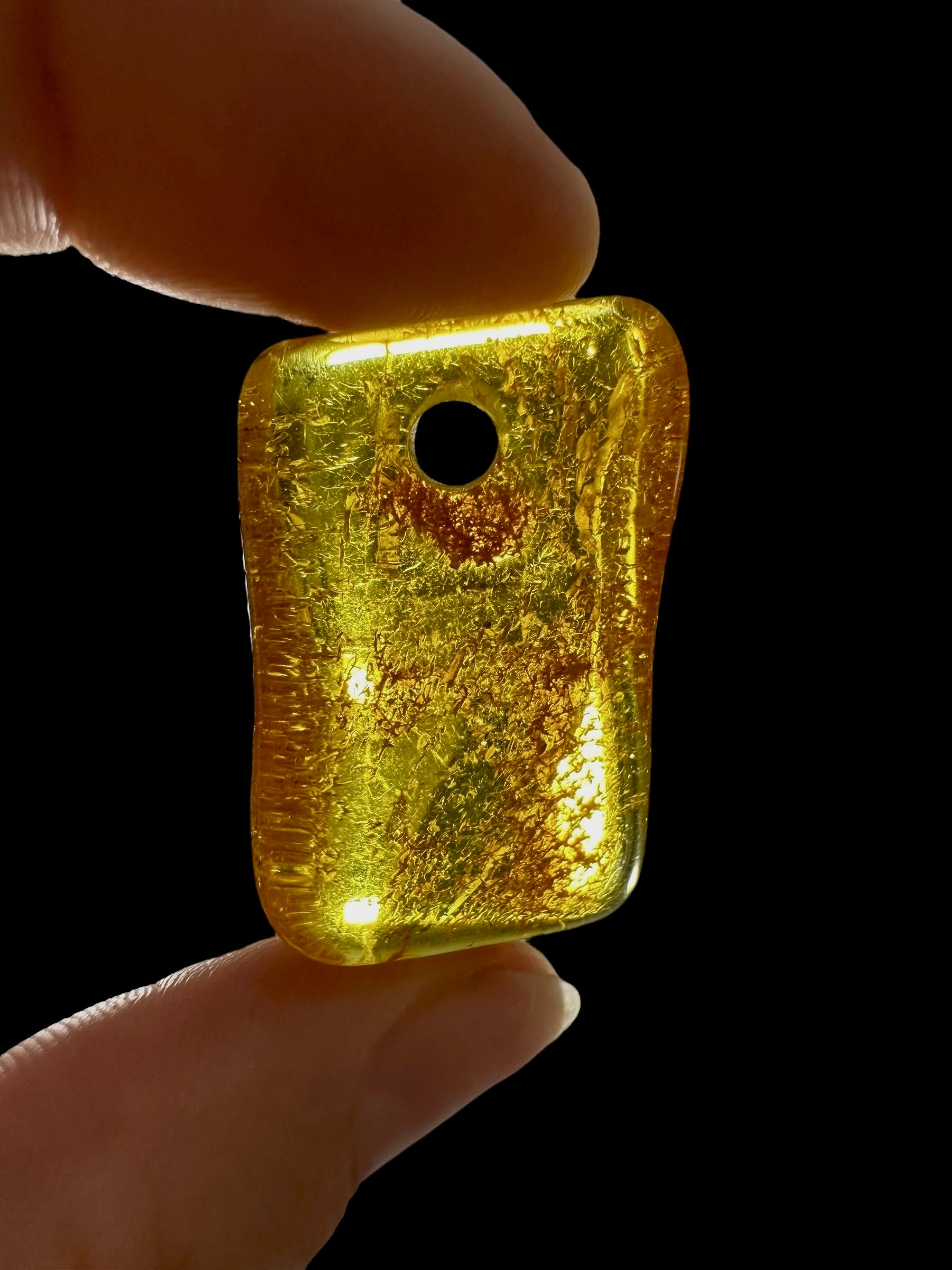 Amber with a drilled hole for hanging 3,9g – Lithuania - JND54