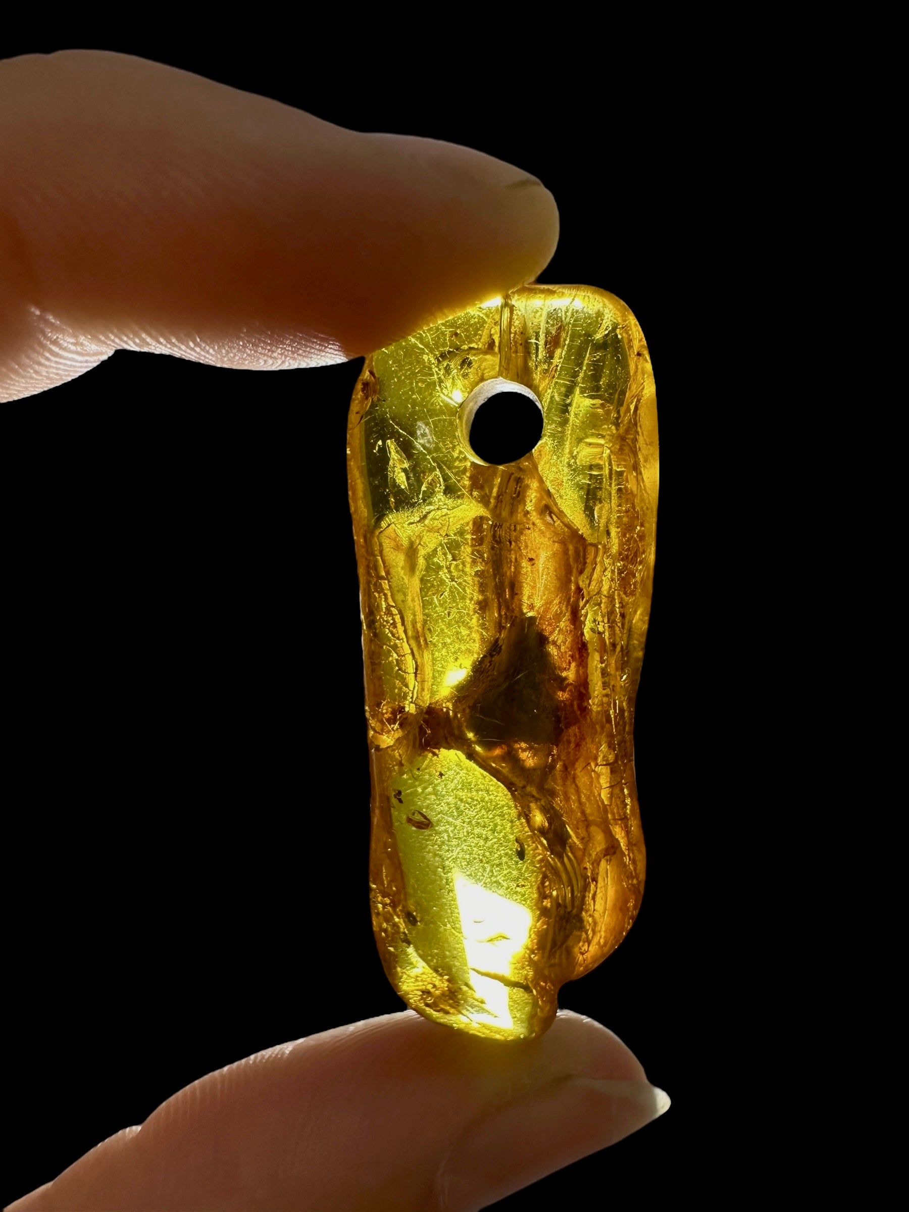 Amber with a drilled hole for hanging 3,1g – Lithuania - JND57