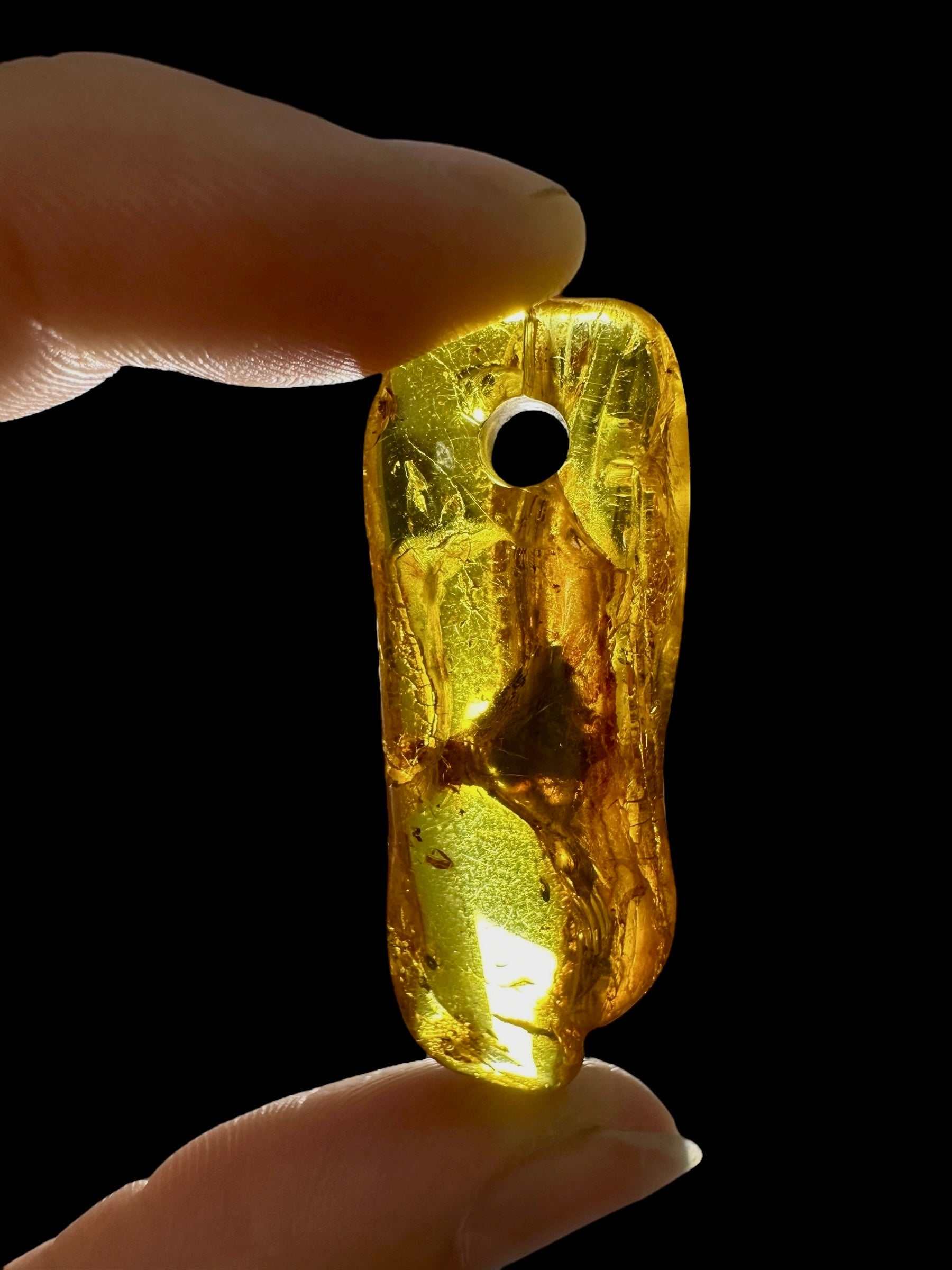 Amber with a drilled hole for hanging 3,1g – Lithuania - JND57