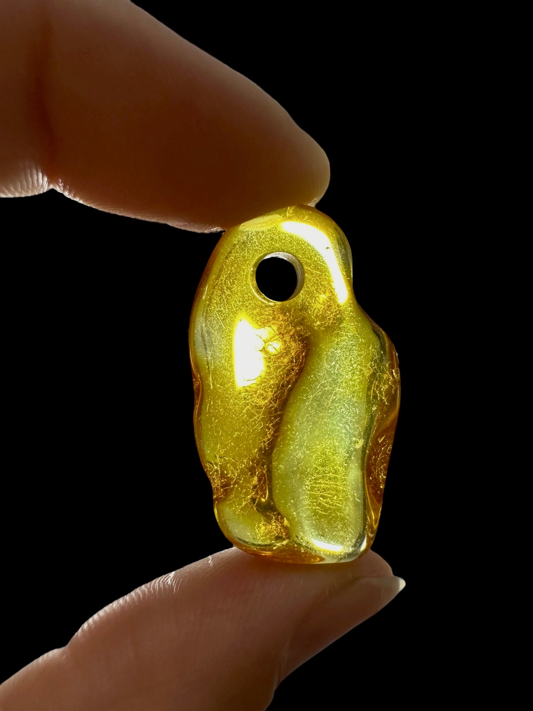 Amber with a drilled hole for hanging 2,2g – Lithuania - JND58