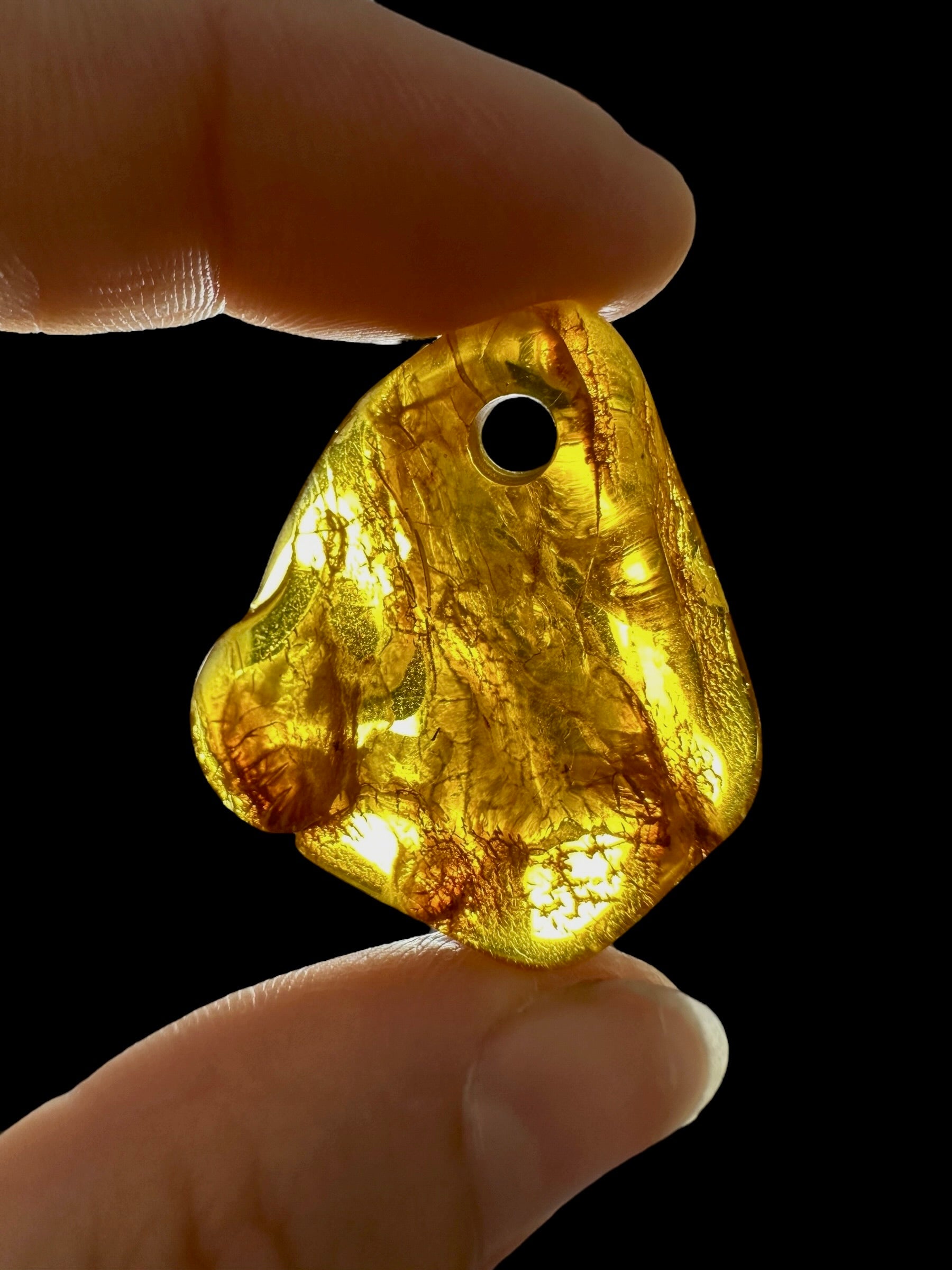 Amber with a drilled hole for hanging 3,8g – Lithuania - JND59