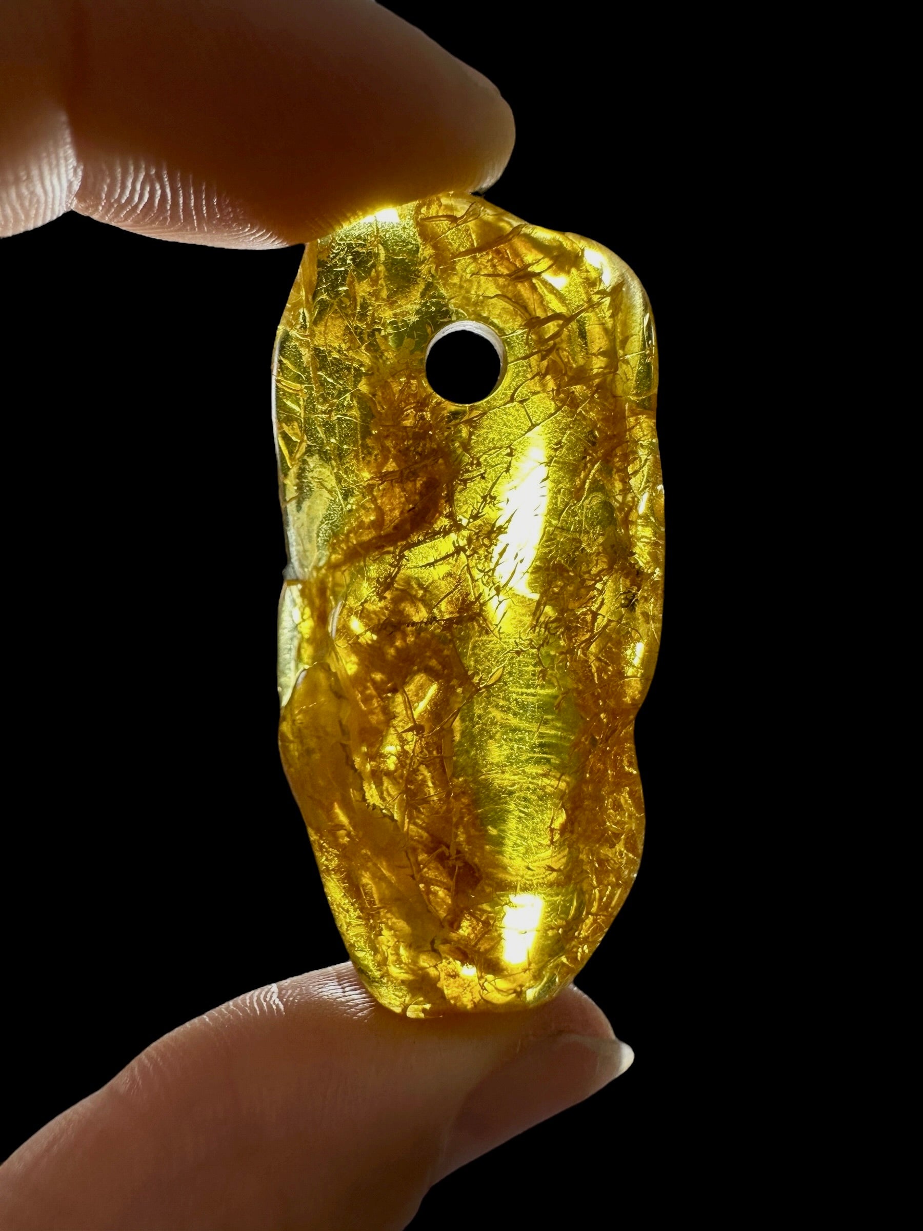 Amber with a drilled hole for hanging 5,3g – Lithuania - JND60