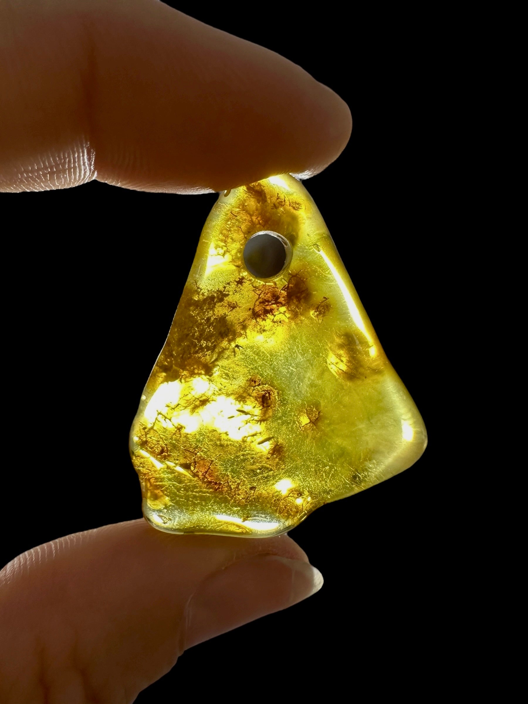 Amber with a drilled hole for hanging 2,8g – Lithuania - JND61