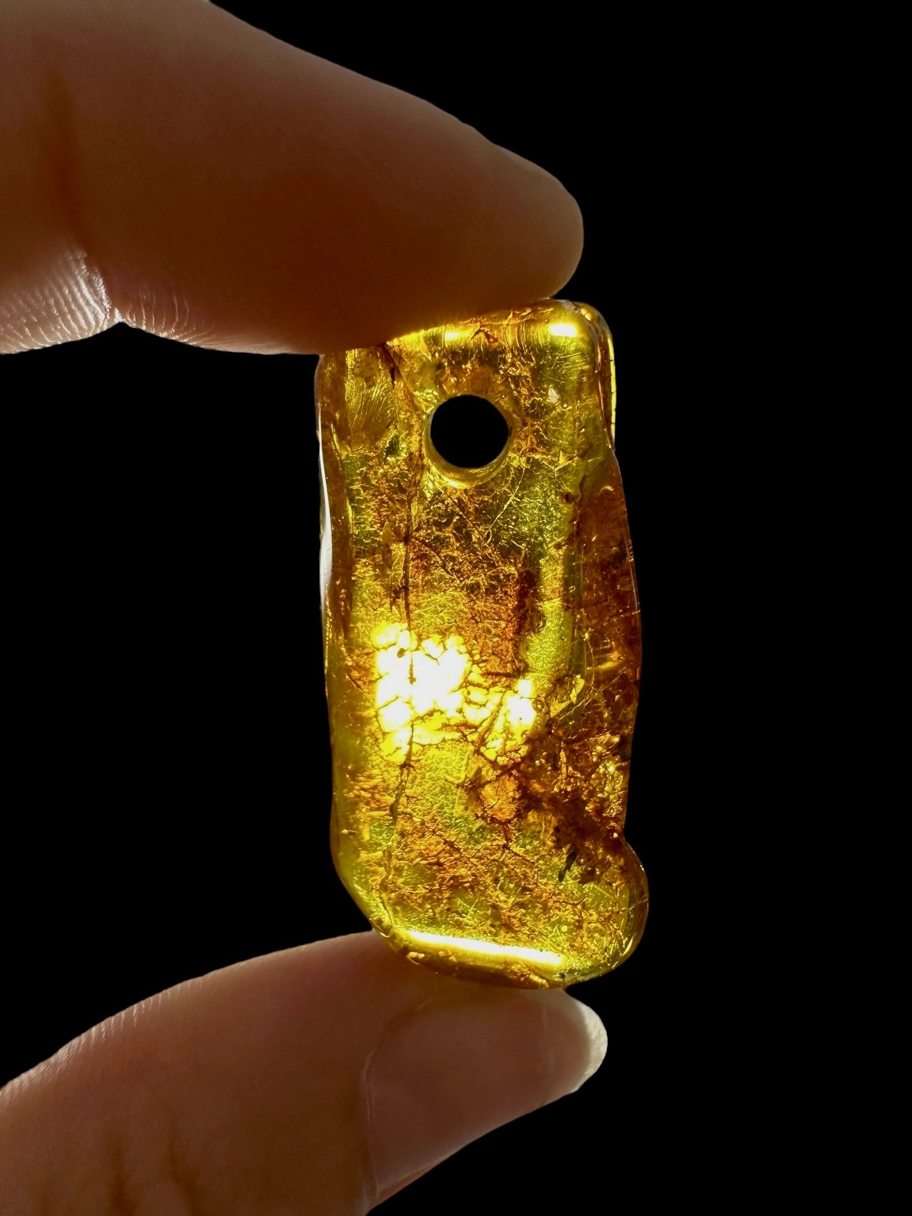 Amber with a drilled hole for hanging 3,1g – Lithuania - JND62