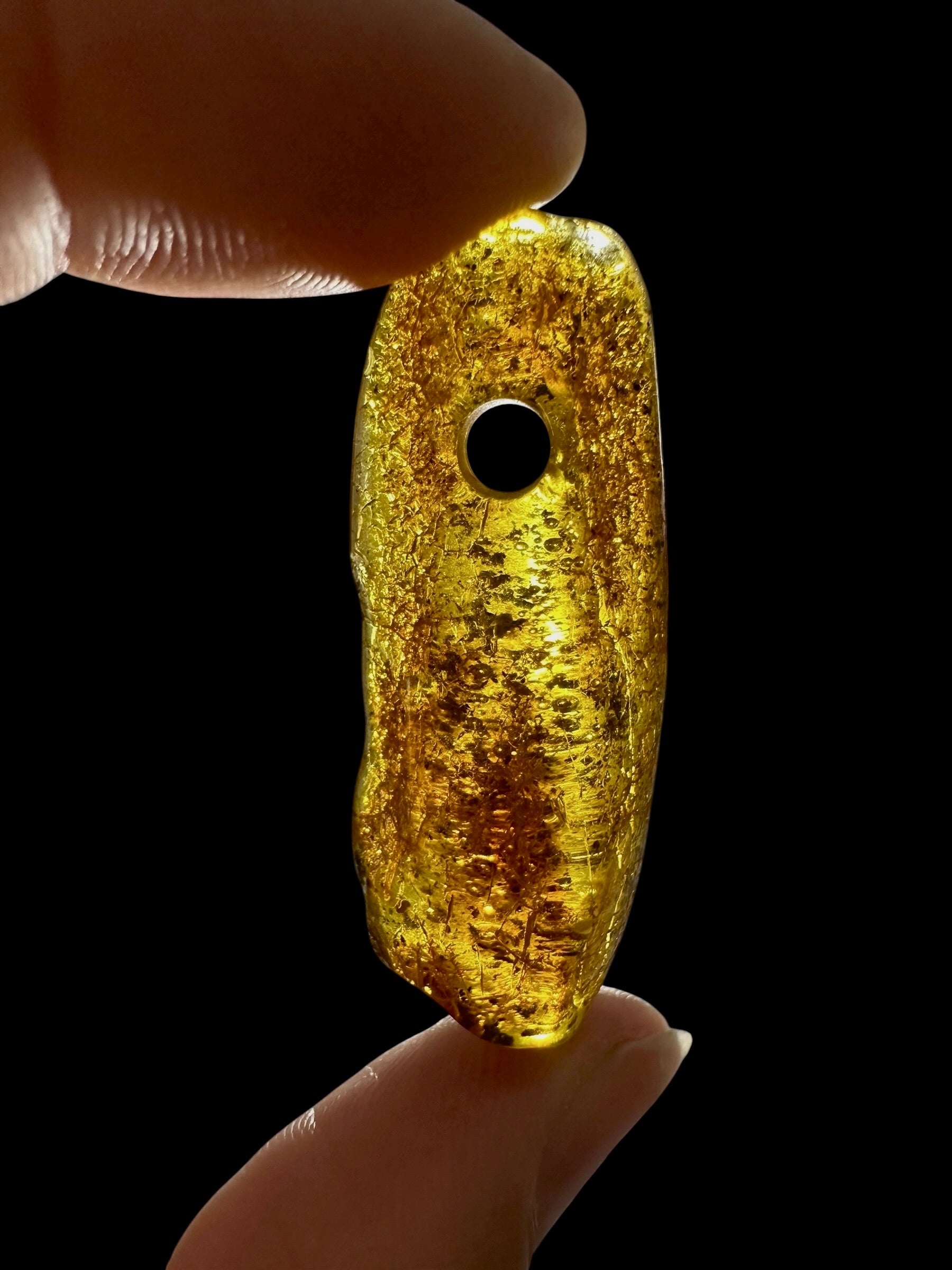 Amber with a drilled hole for hanging 3,1g – Lithuania - JND66